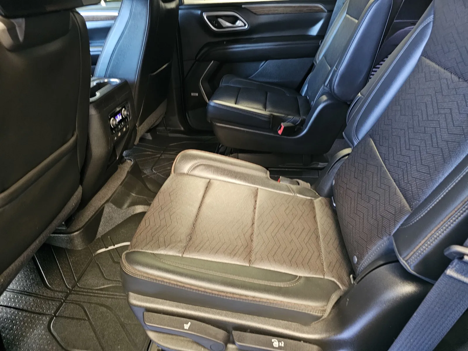 Chevrolet Tahoe photo 14