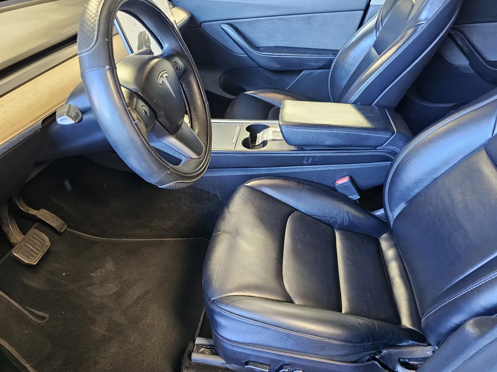 Tesla Model Y photo 14
