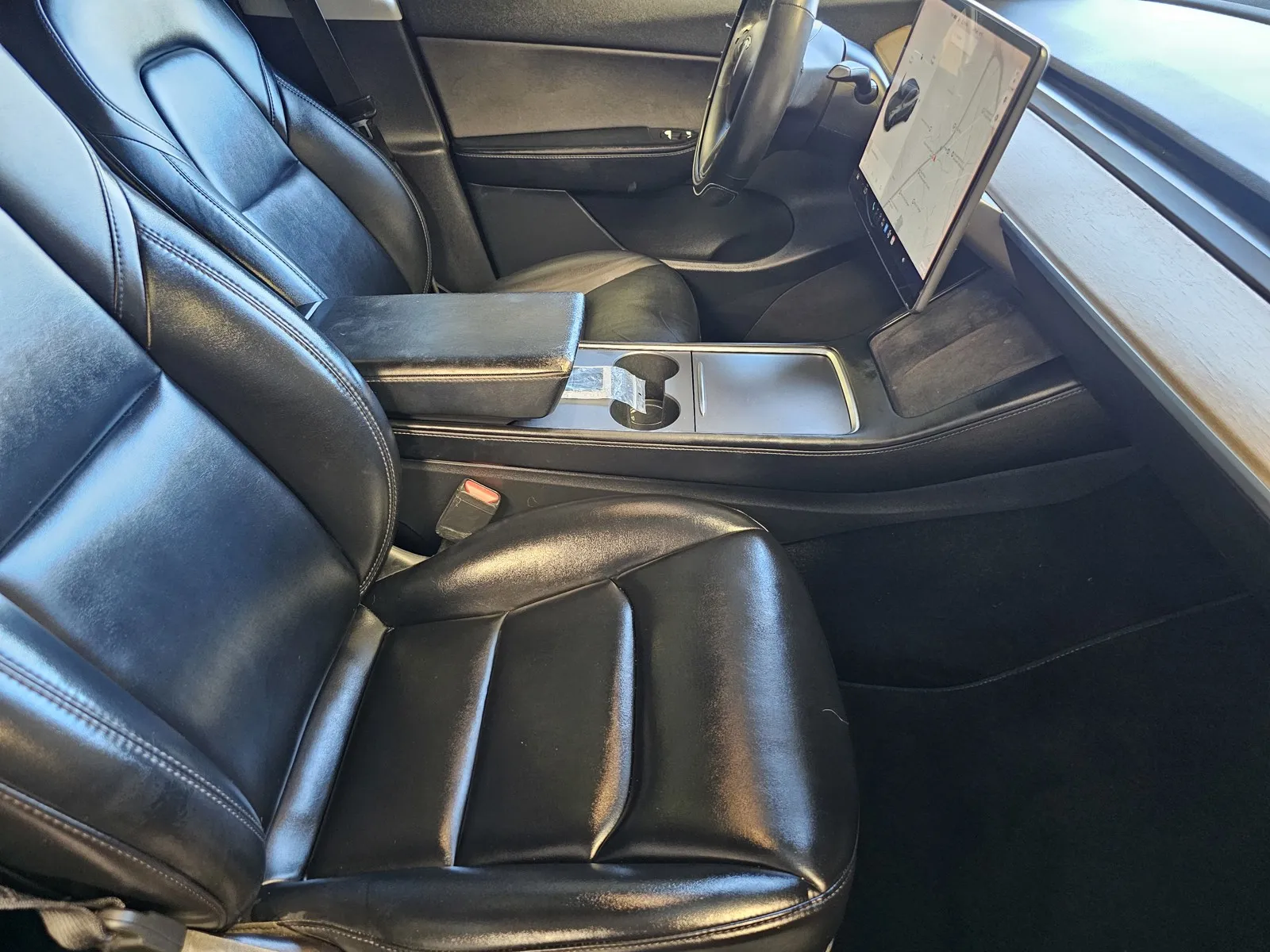 Tesla Model Y photo 7