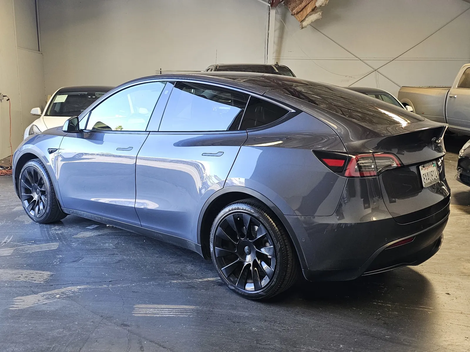 Tesla Model Y photo 2