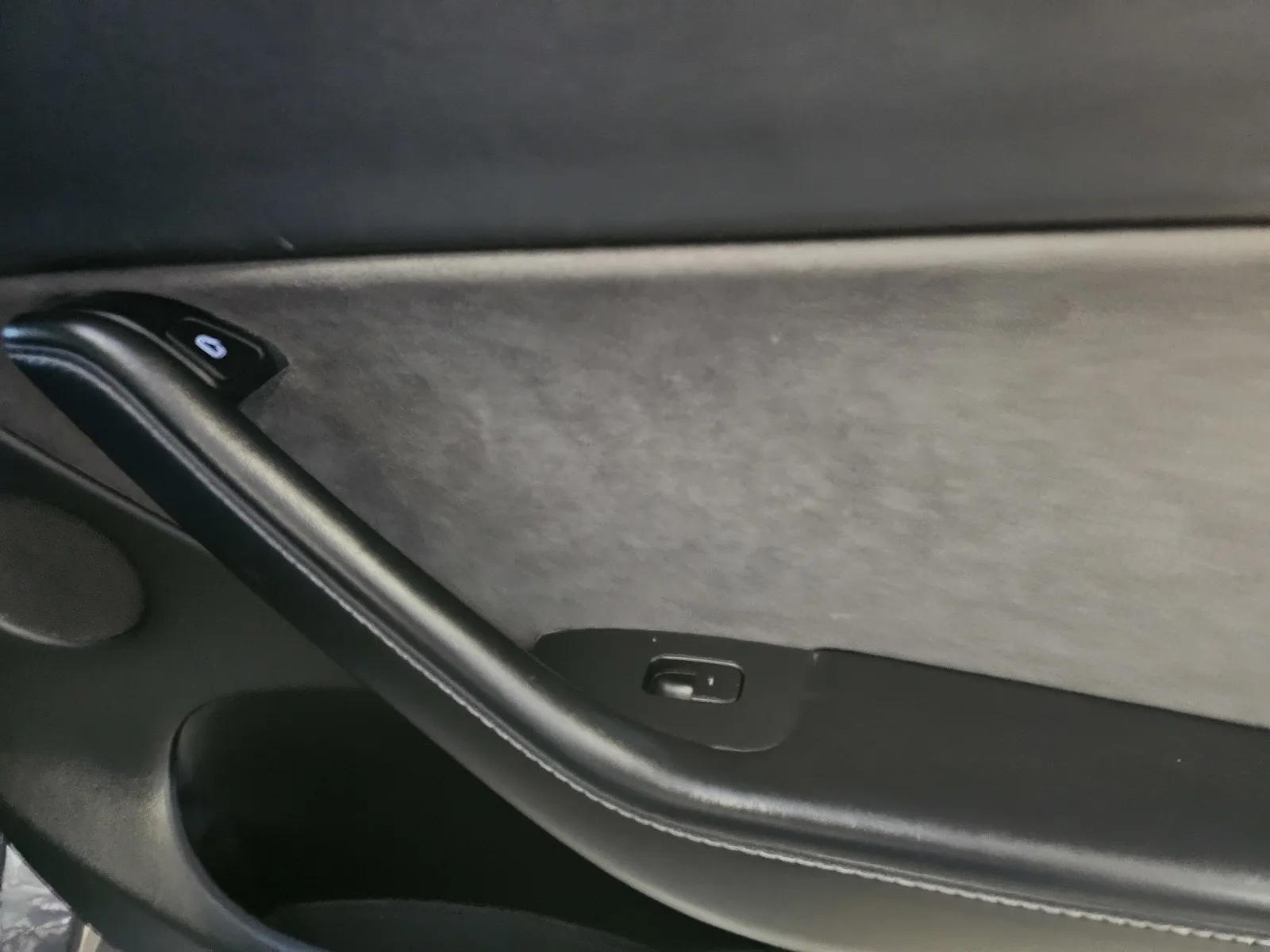 Tesla Model Y photo 8