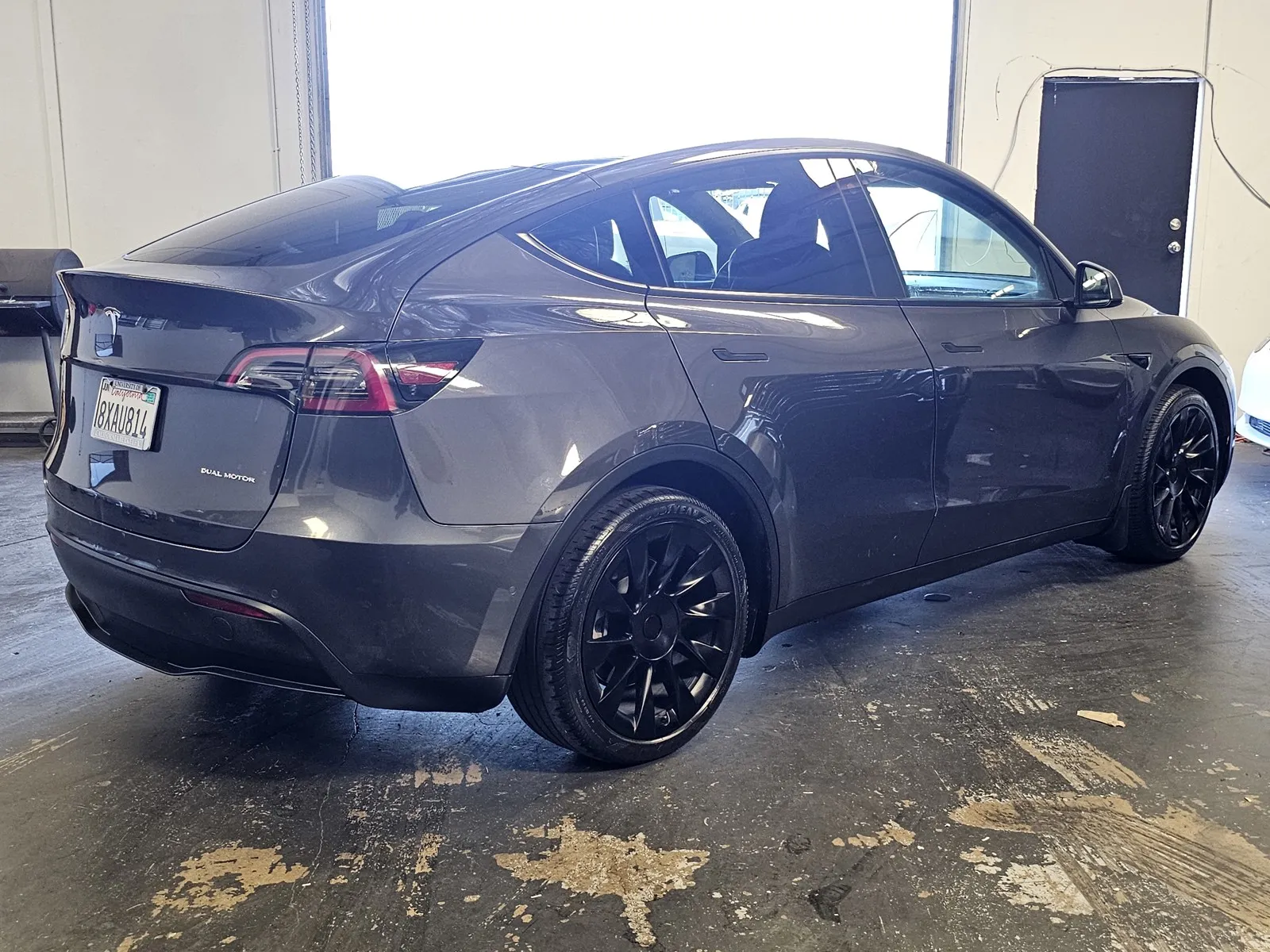 Tesla Model Y photo 4