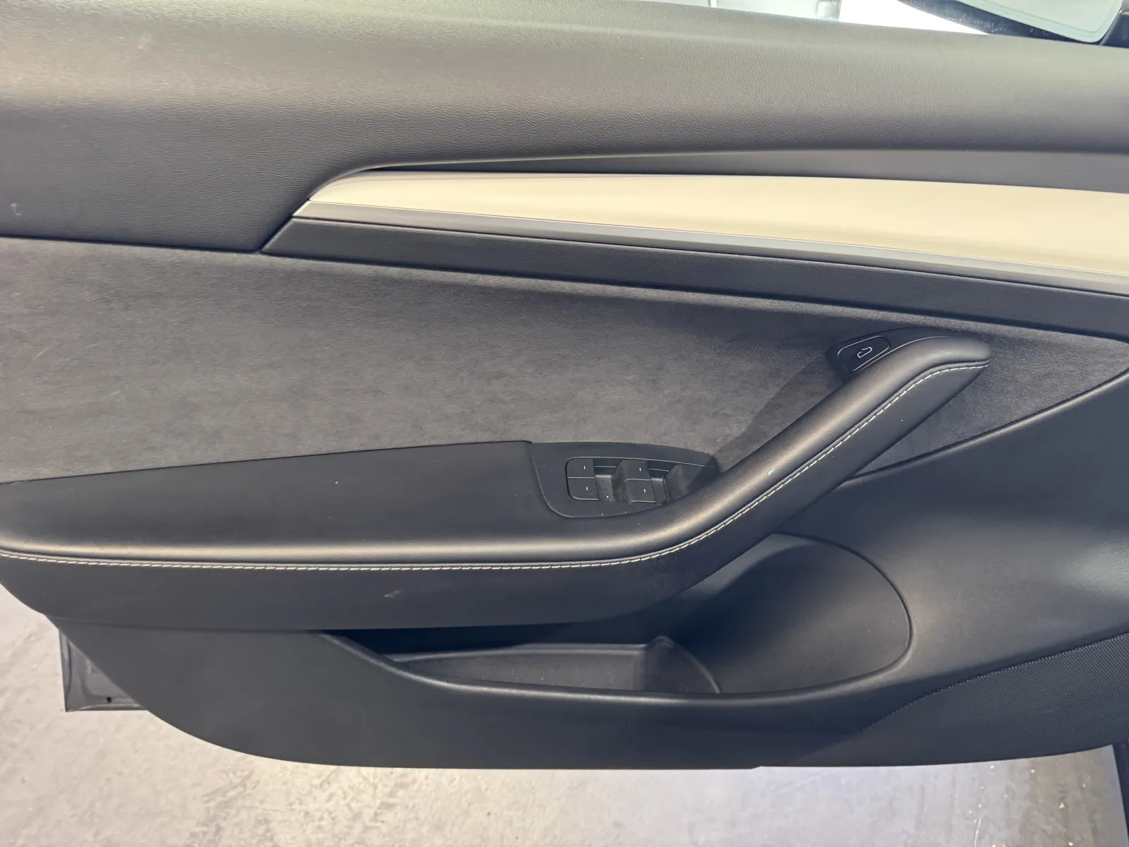 Tesla Model 3 photo 15