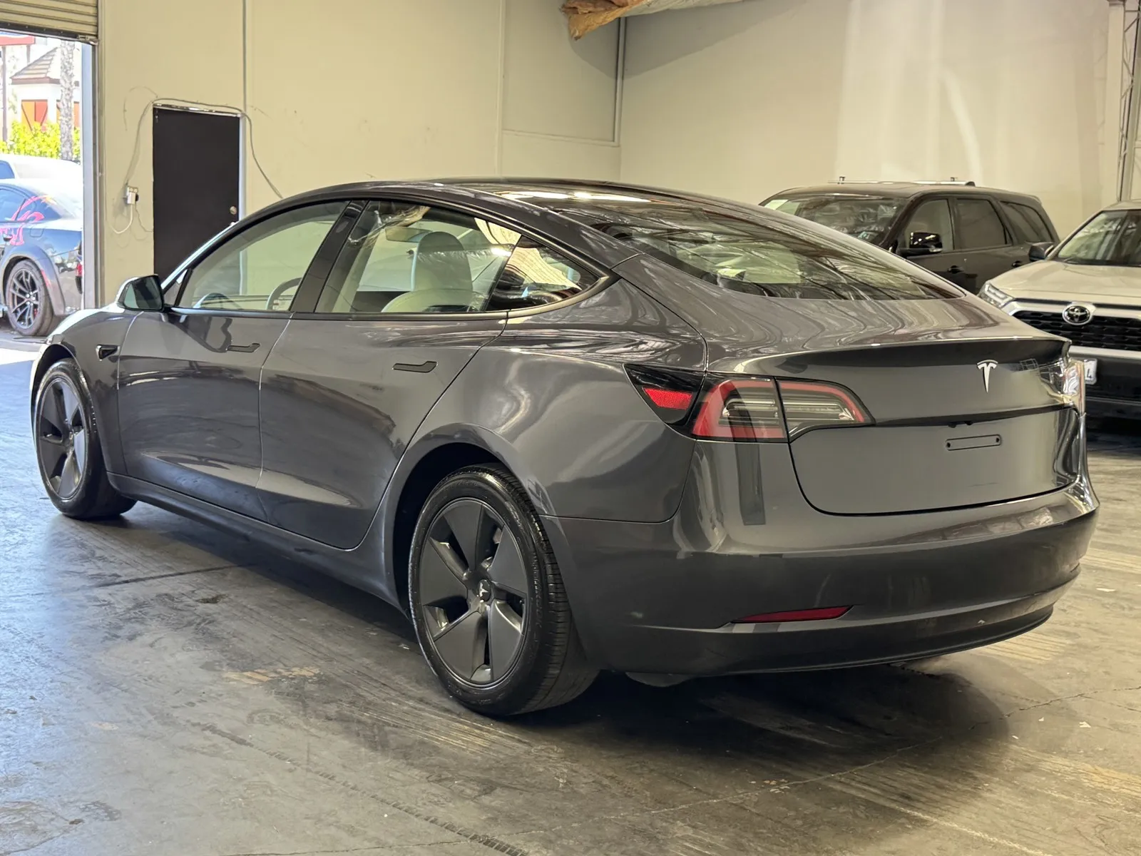 Tesla Model 3 photo 2