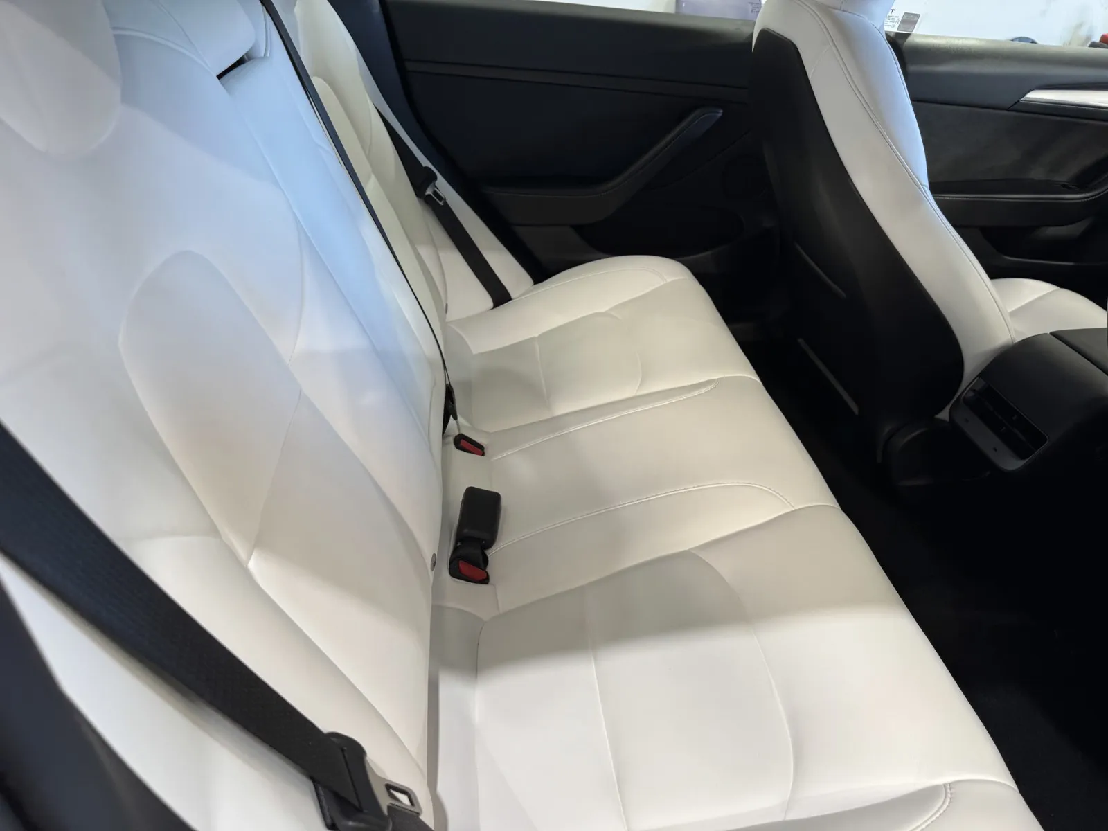 Tesla Model 3 photo 8
