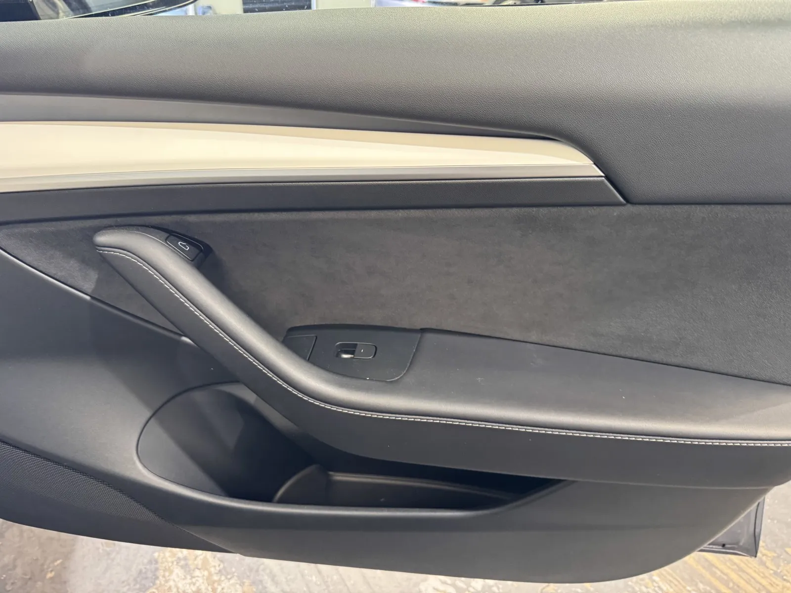 Tesla Model 3 photo 9