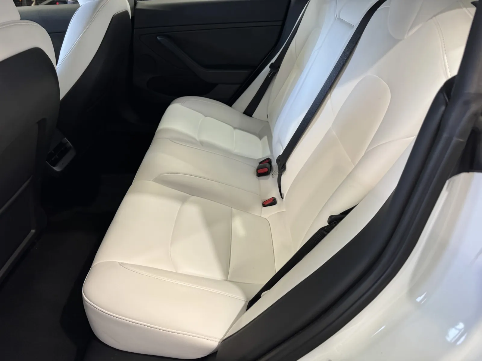 Tesla Model 3 photo 10