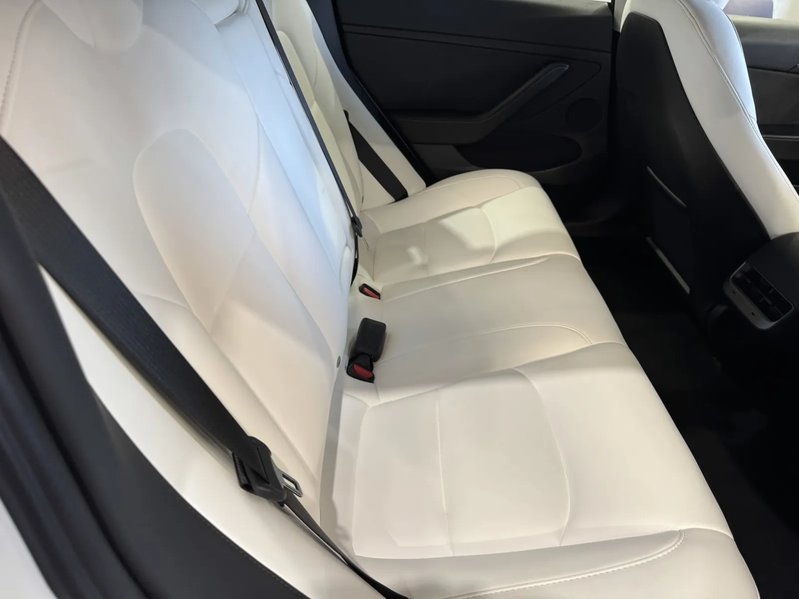 Tesla Model 3 photo 8