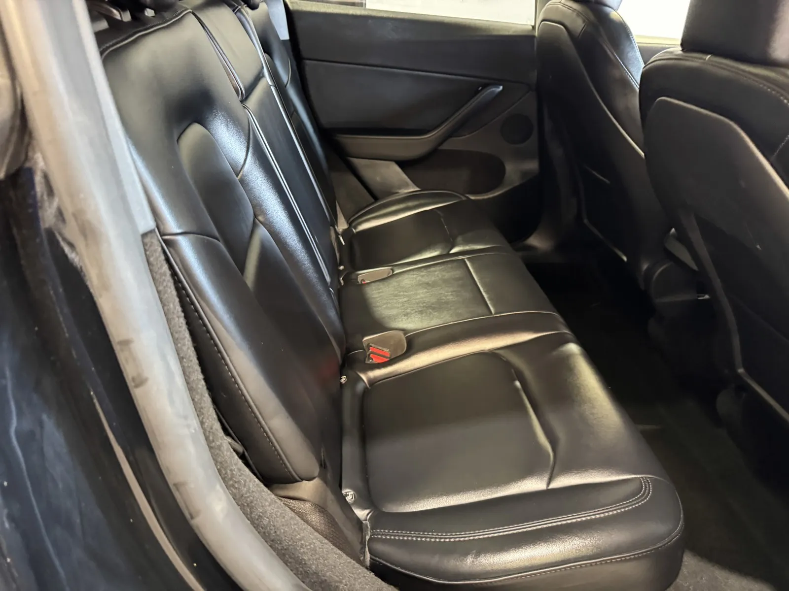 Tesla Model Y photo 8