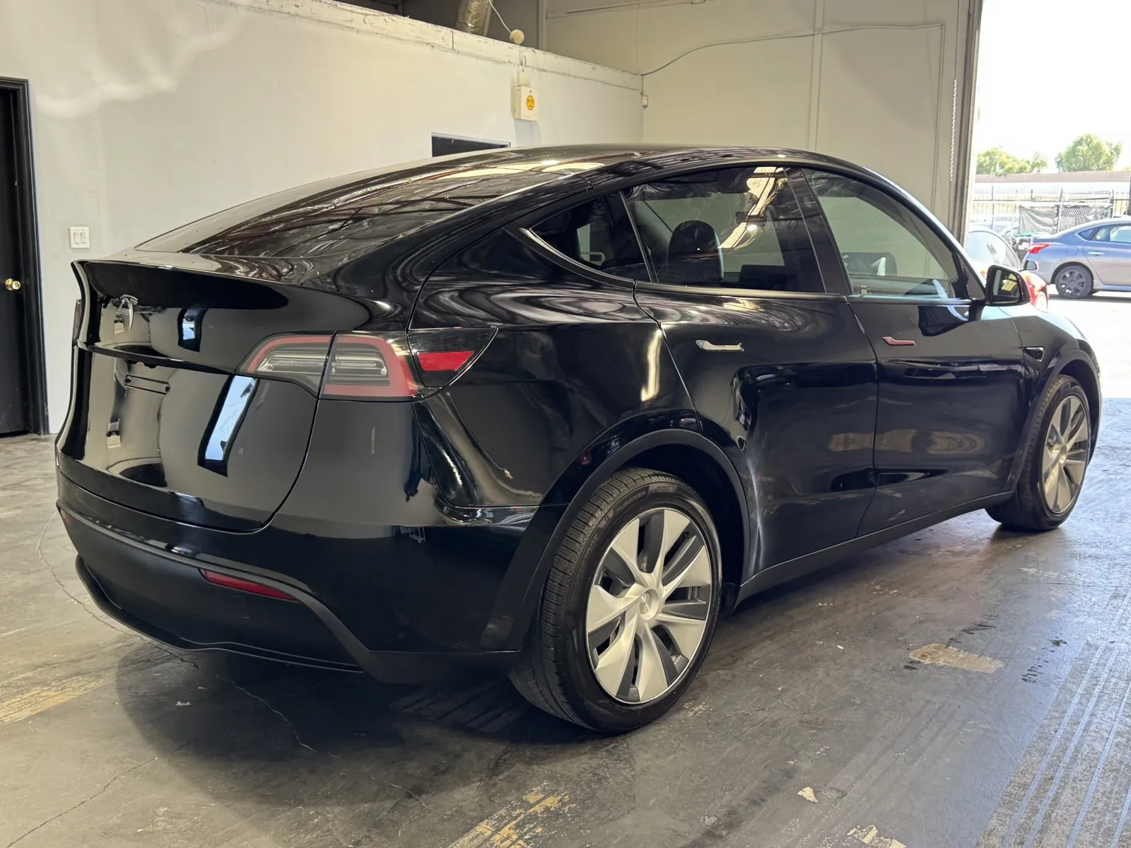 Tesla Model Y photo 4