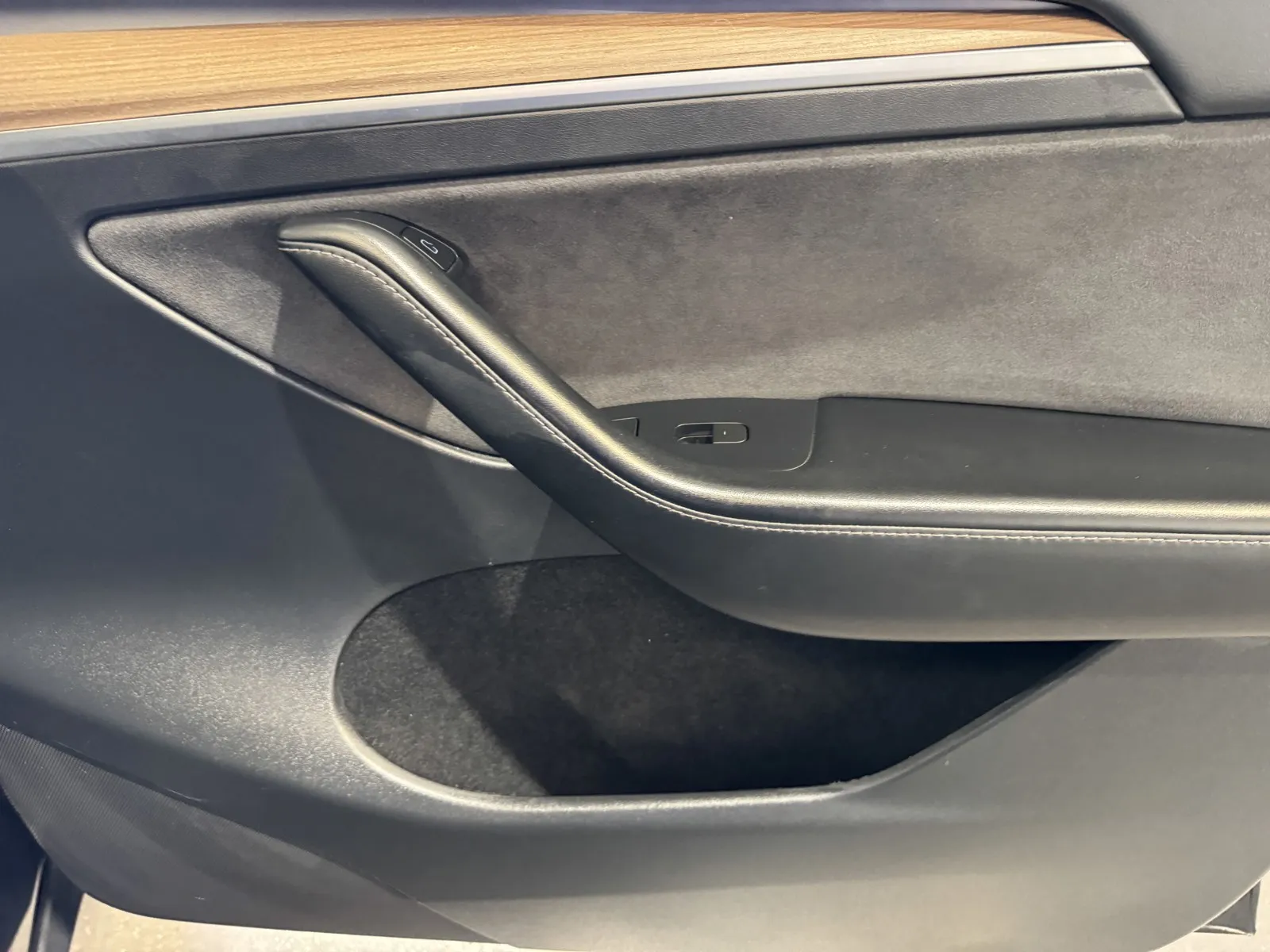 Tesla Model Y photo 7