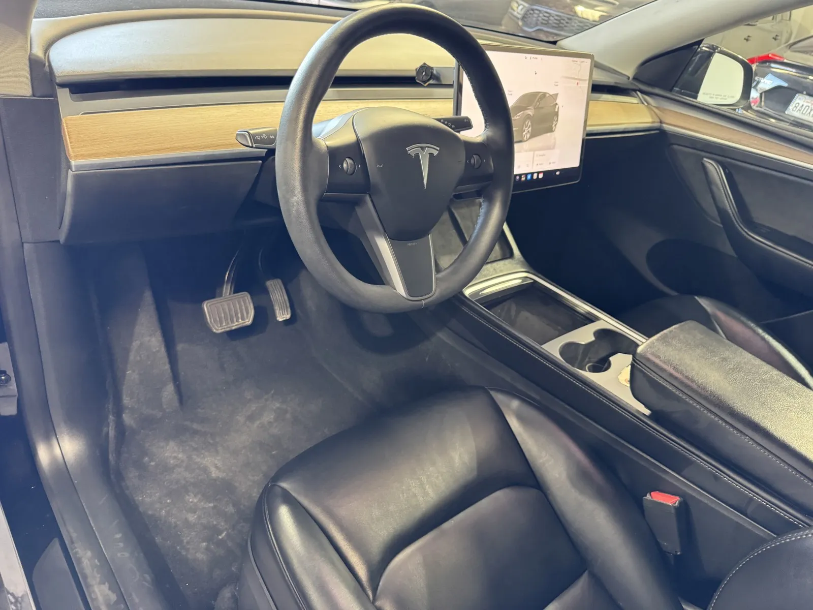 Tesla Model Y photo 11