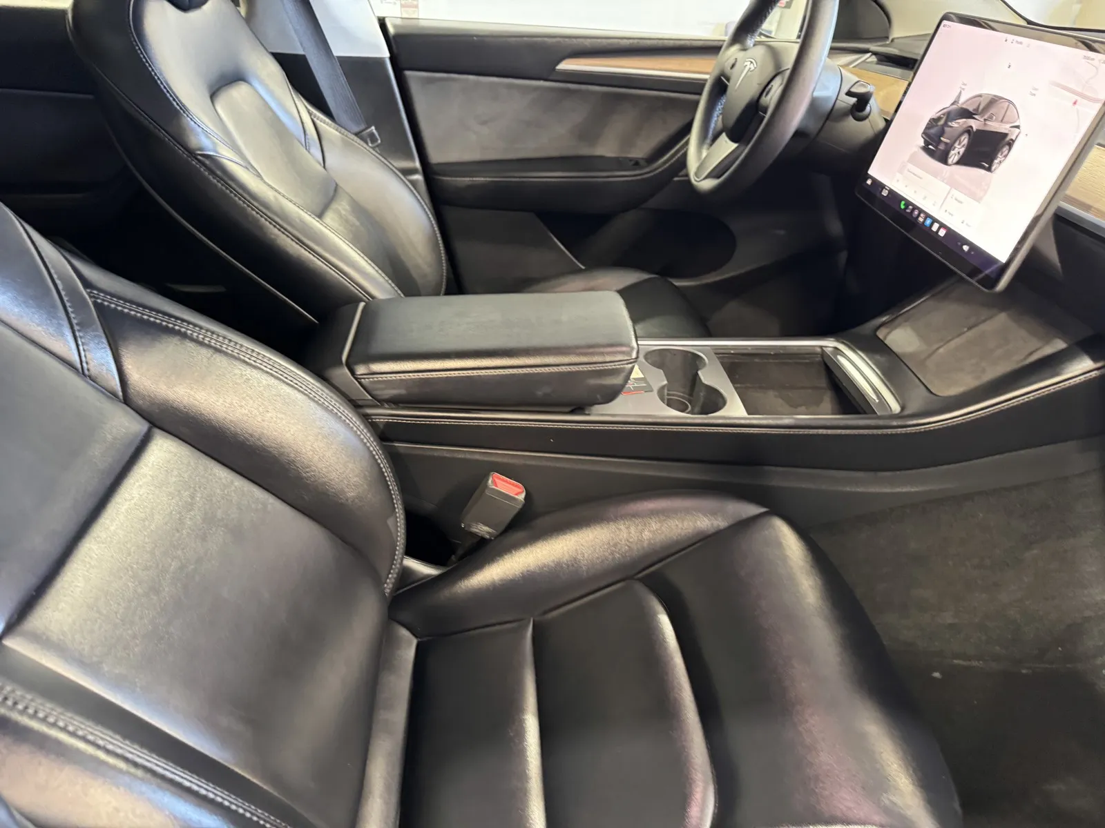 Tesla Model Y photo 6