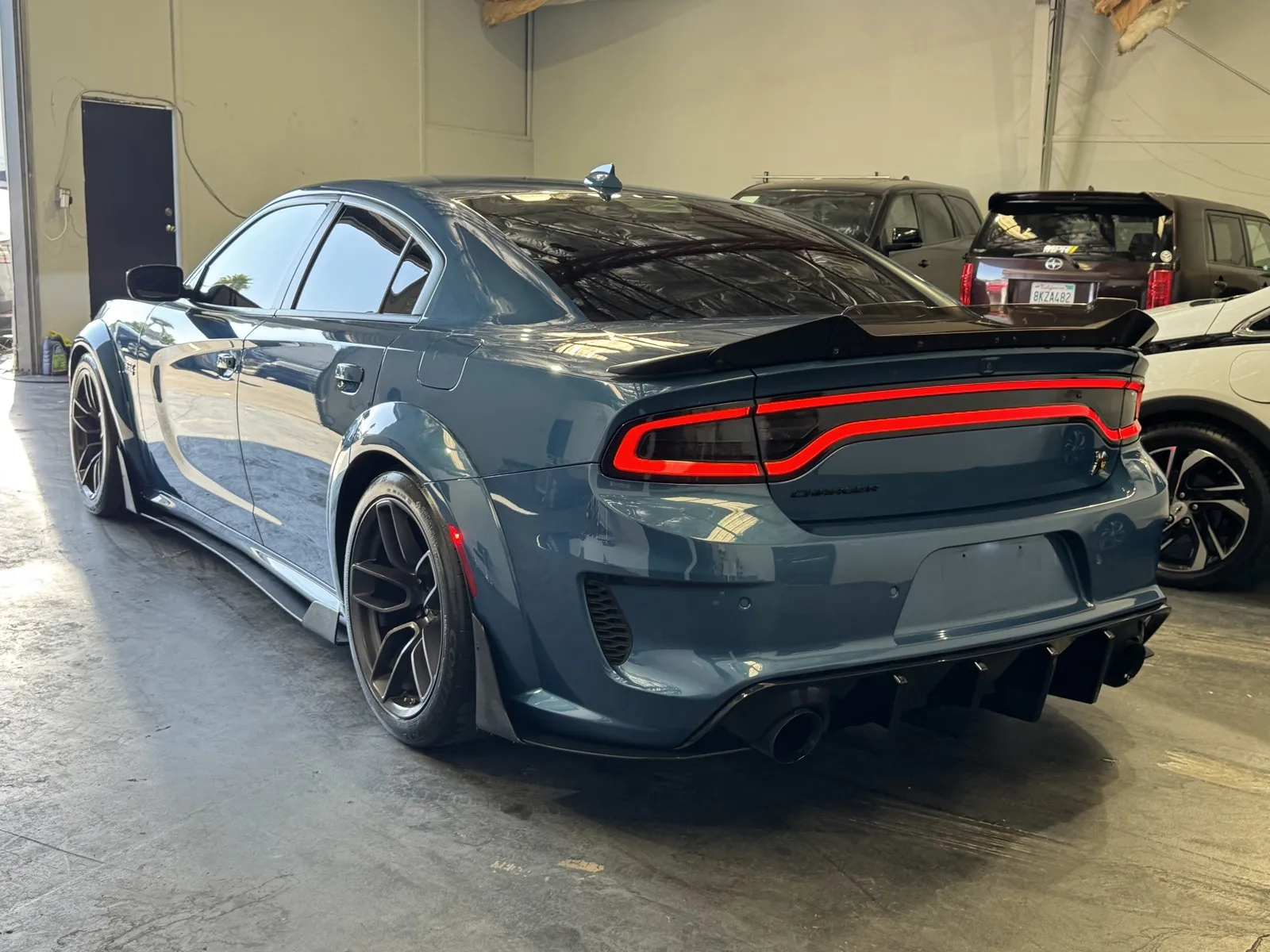 Dodge Charger photo 2