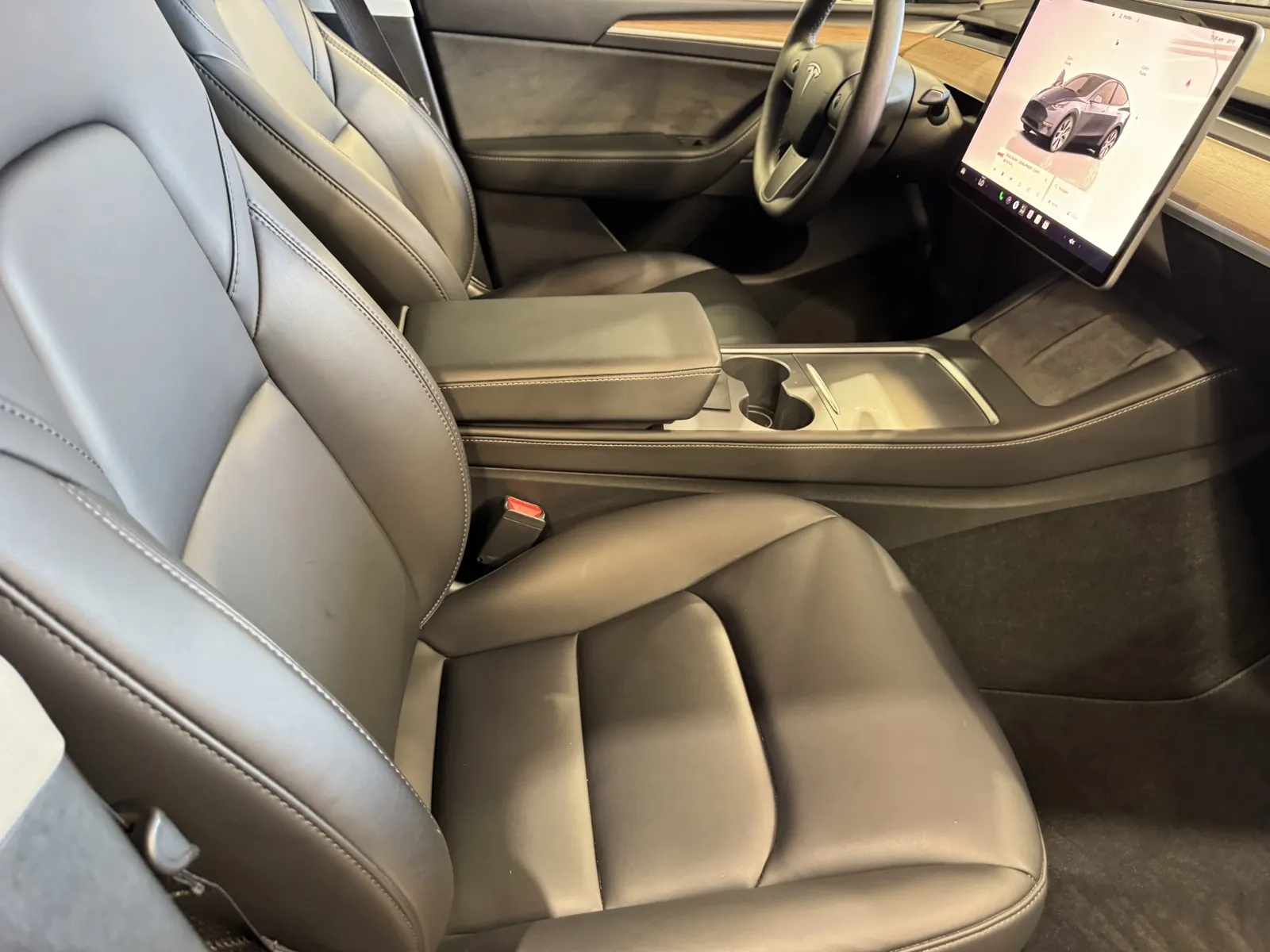 Tesla Model Y photo 6