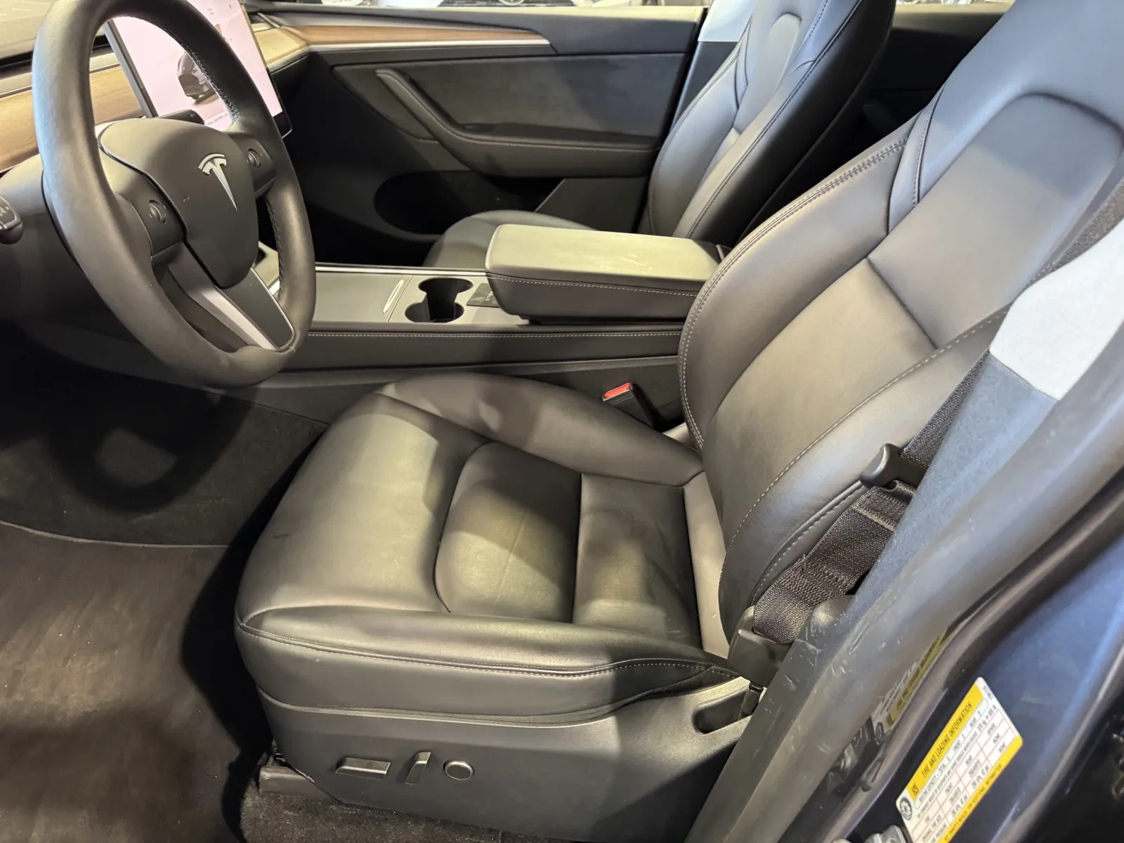 Tesla Model Y photo 12