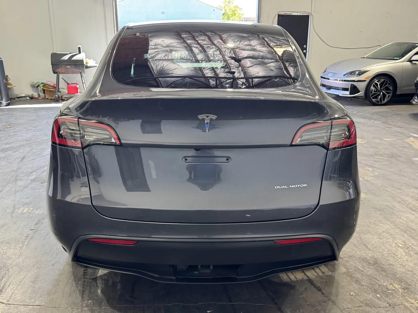 Tesla Model Y photo 3
