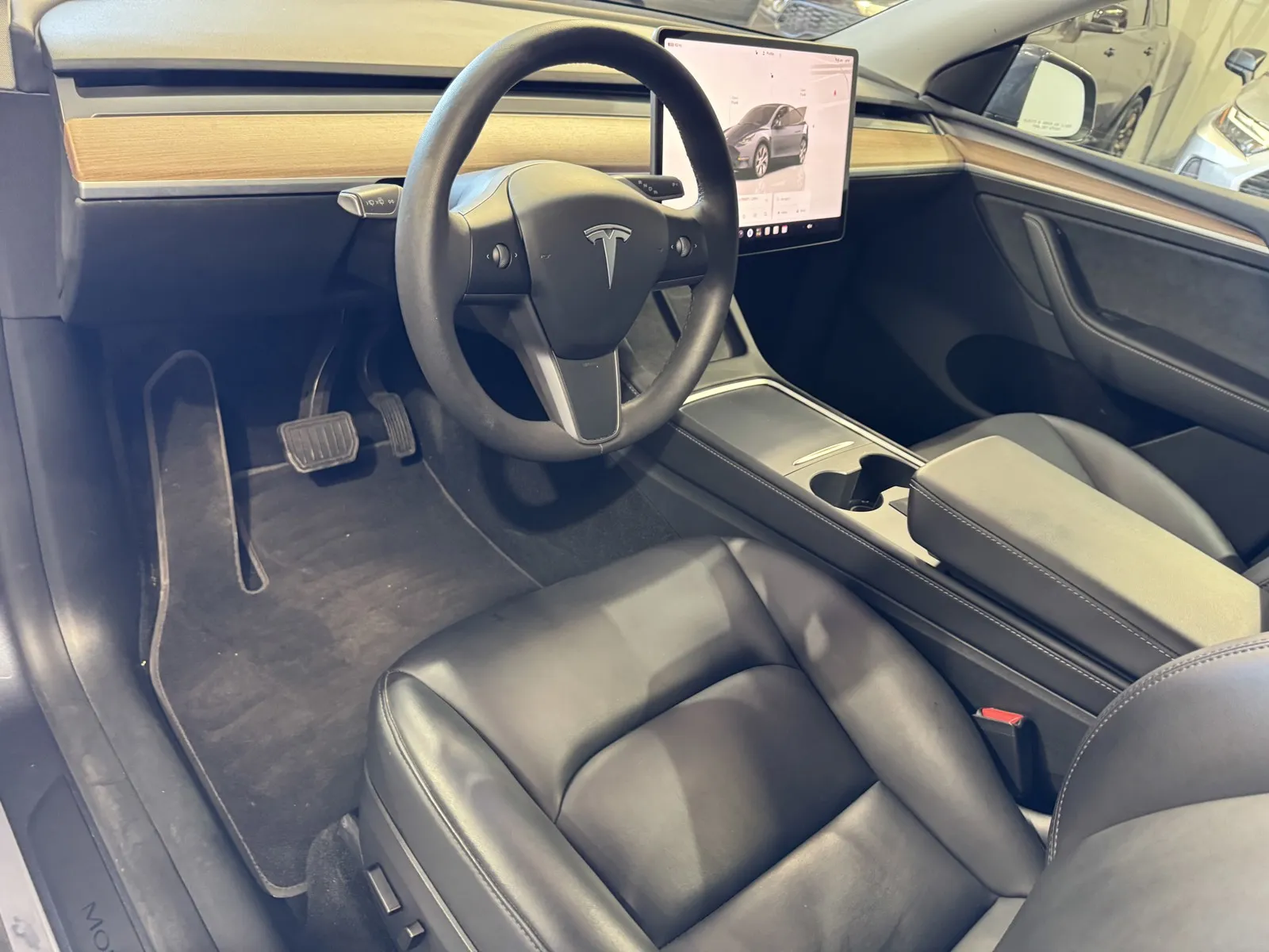 Tesla Model Y photo 11