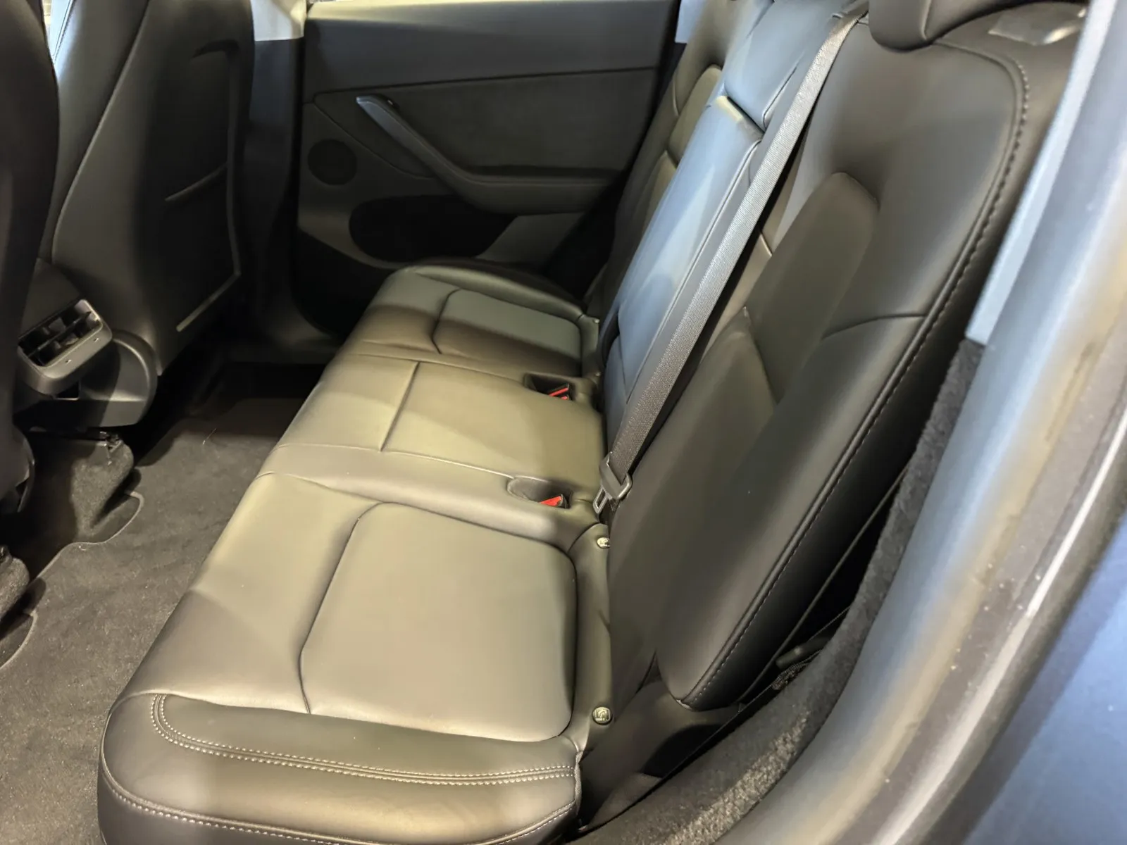 Tesla Model Y photo 10