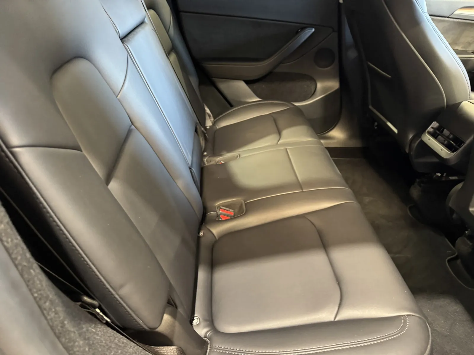 Tesla Model Y photo 8