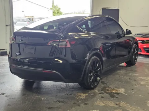 More photos of 2025 Tesla Model Y Long Range at Premium Autos - Norco, CA