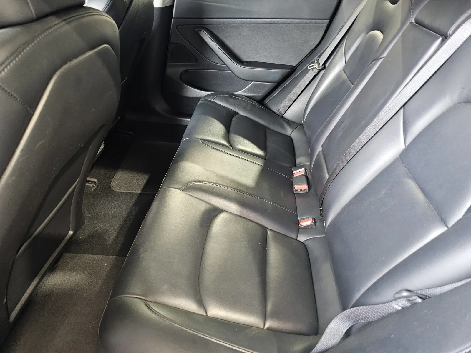 Tesla Model 3 photo 12