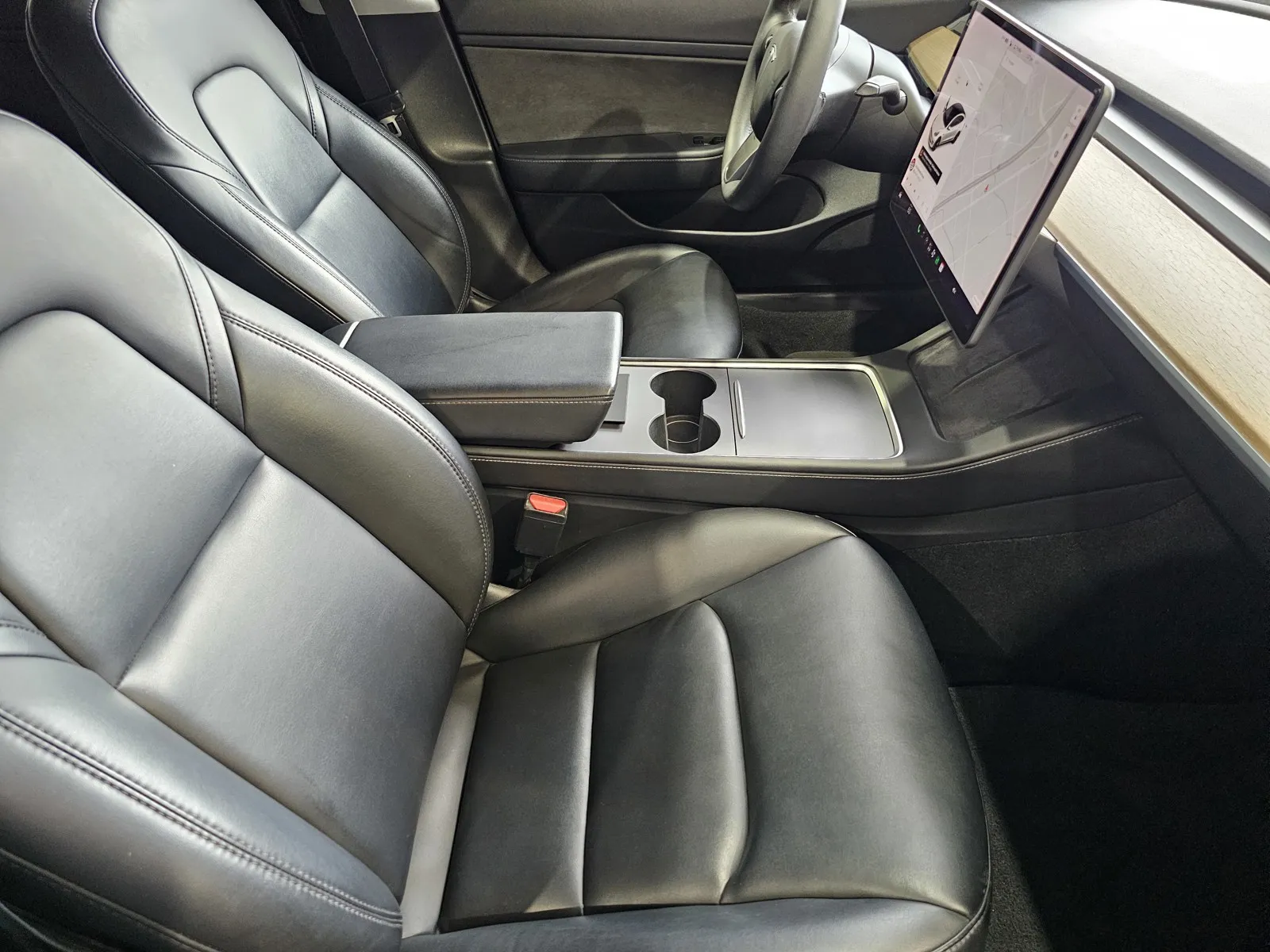 Tesla Model 3 photo 7