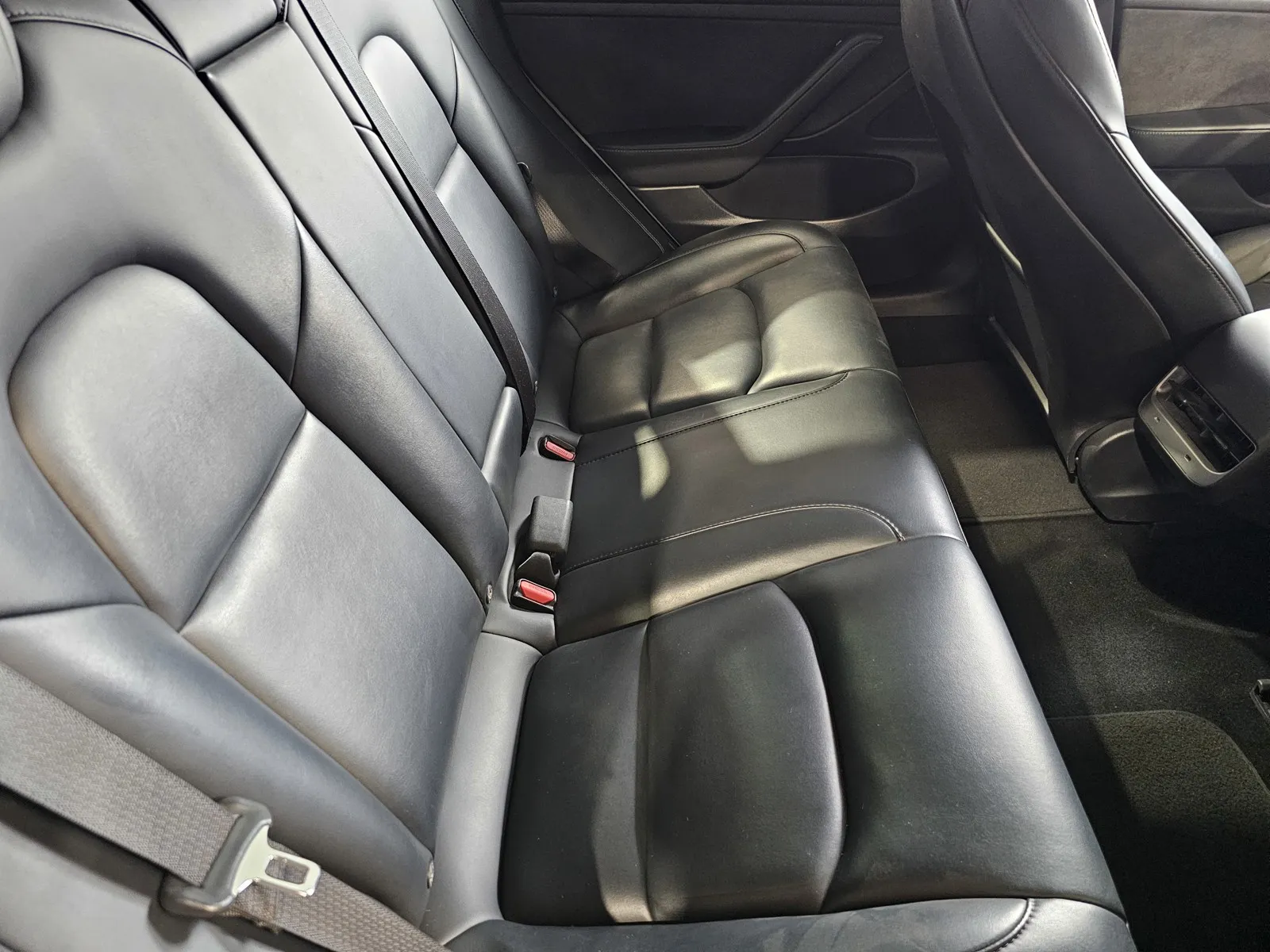Tesla Model 3 photo 9