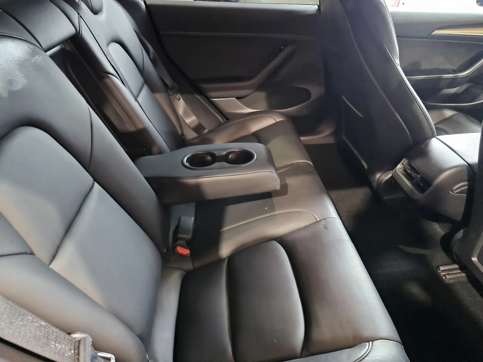 Tesla Model 3 photo 9