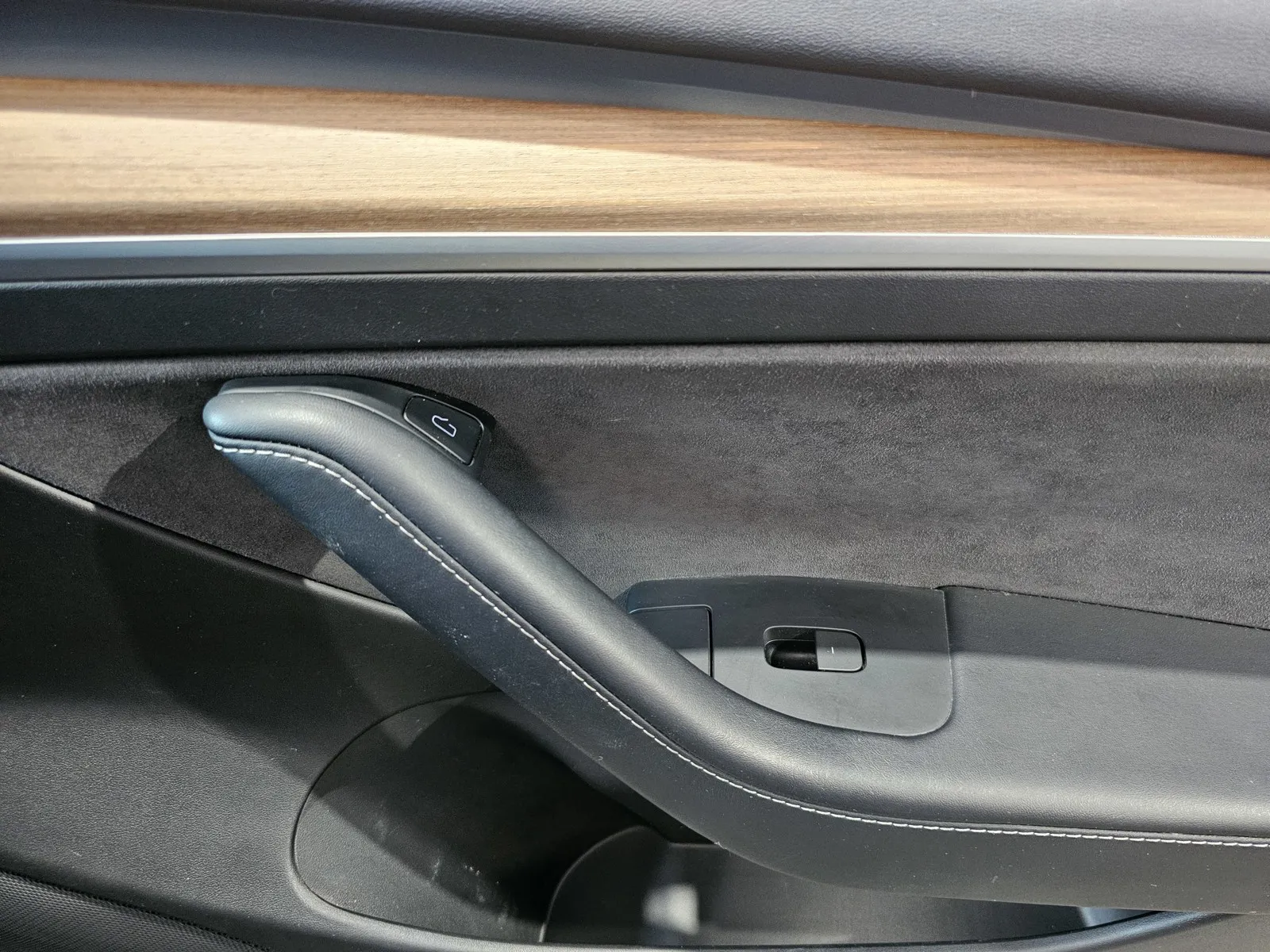 Tesla Model 3 photo 6