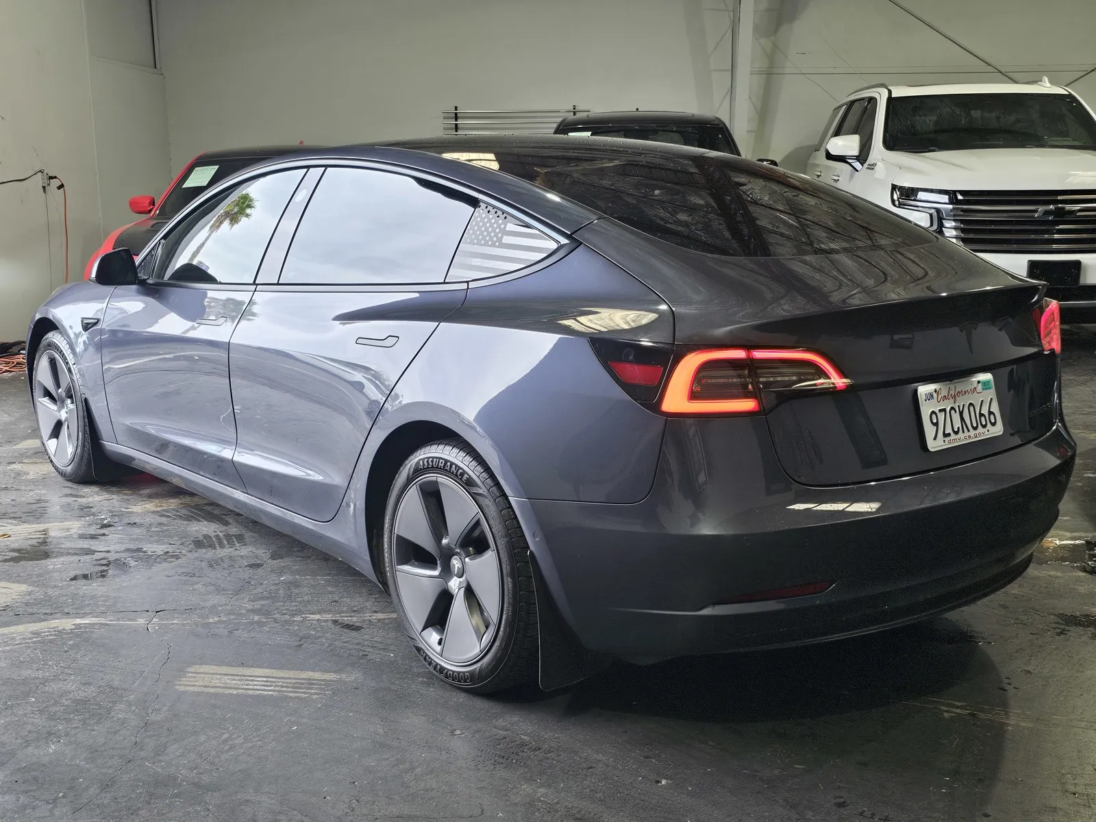 Tesla Model 3 photo 2