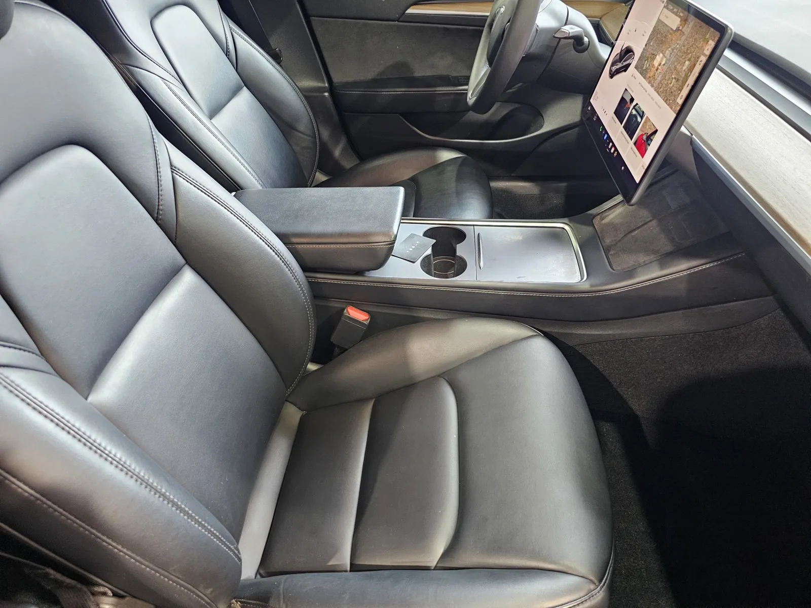 Tesla Model 3 photo 7