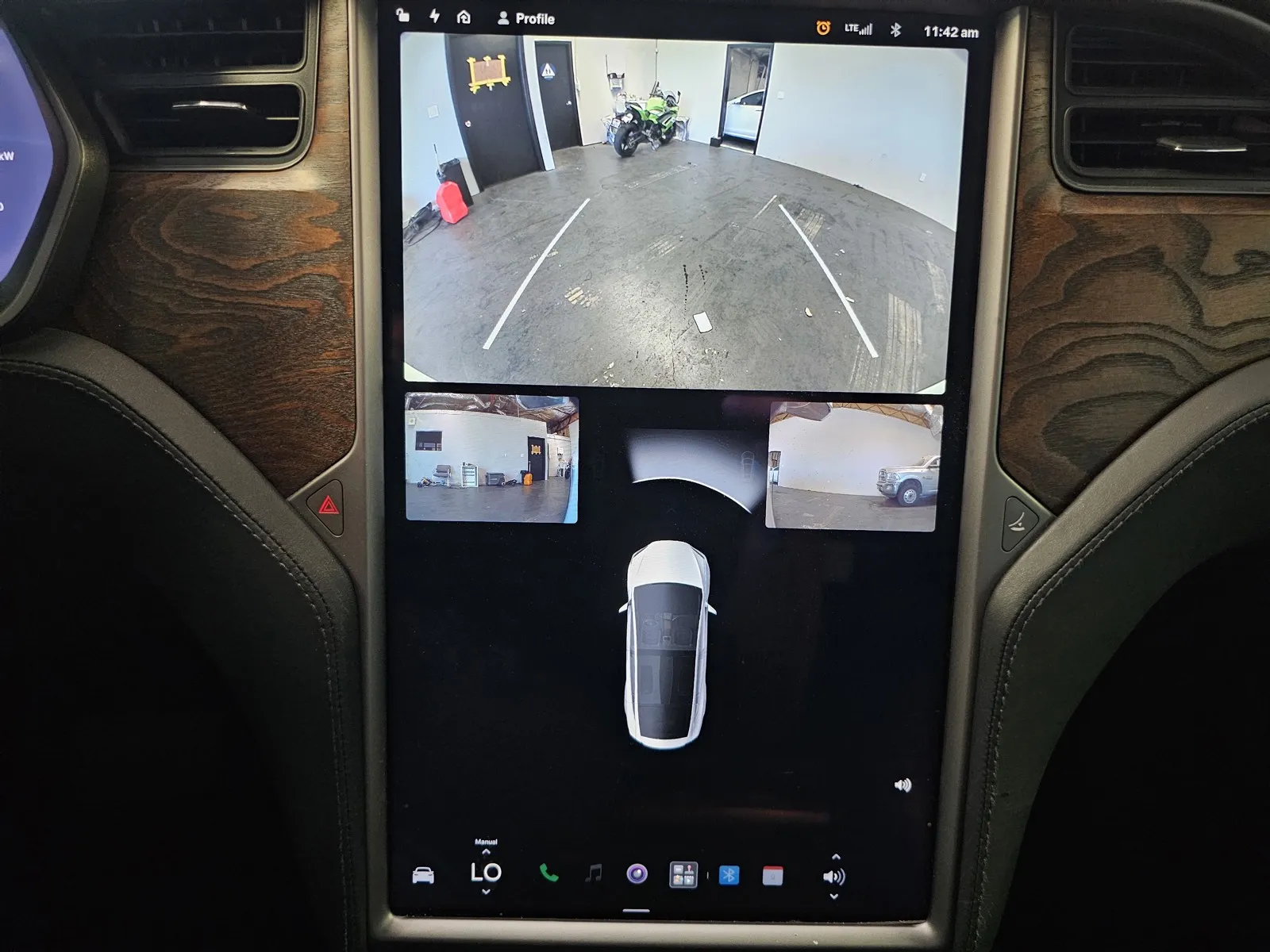 Tesla Model X photo 17