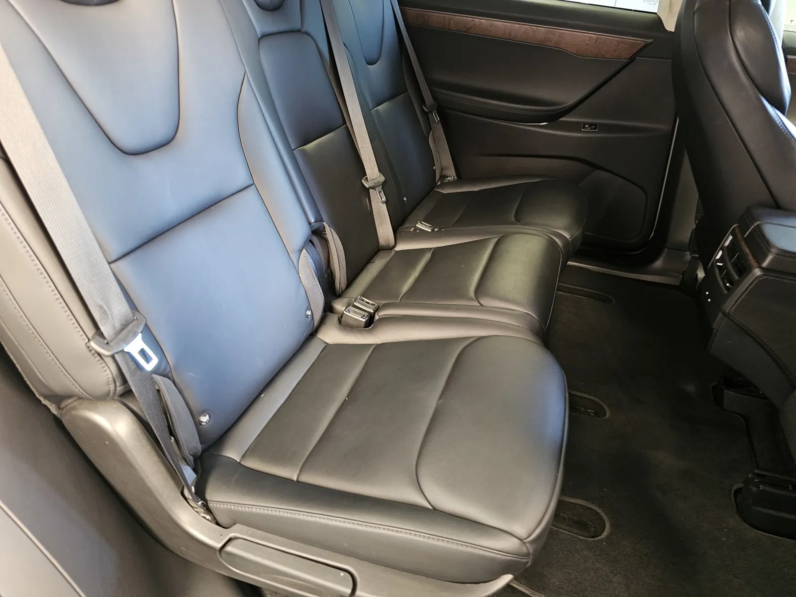 Tesla Model X photo 8
