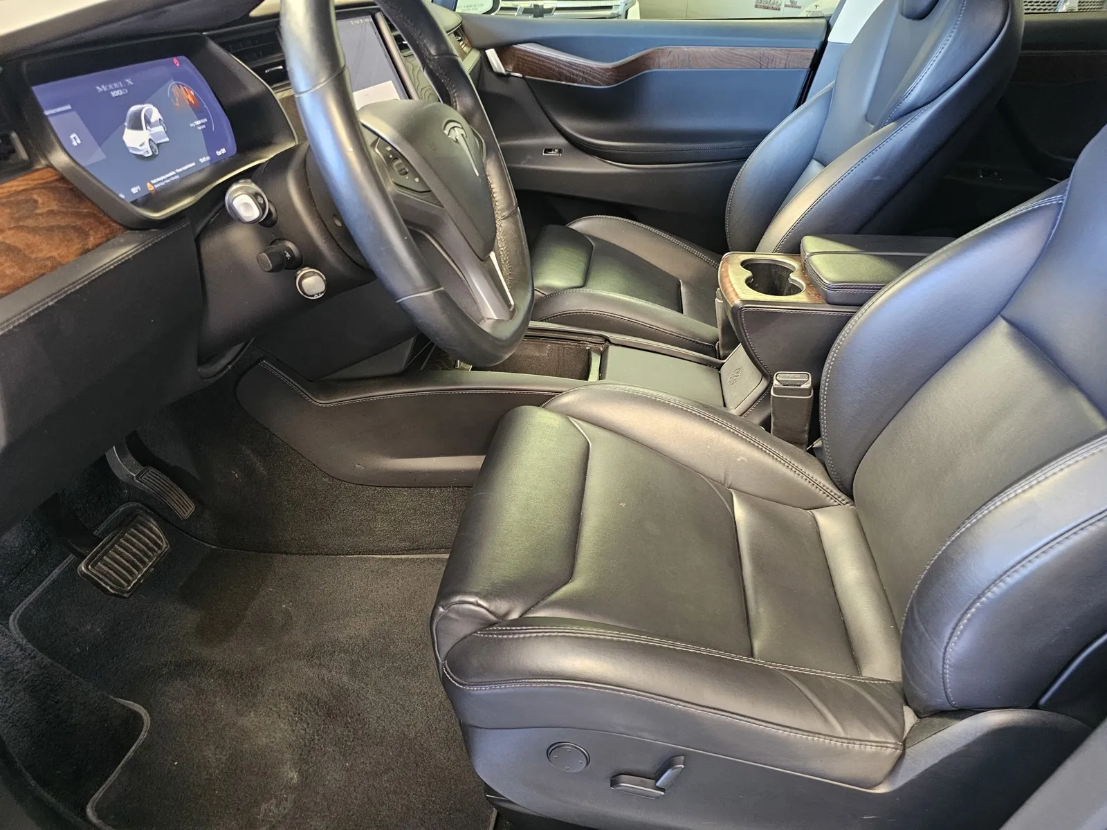 Tesla Model X photo 13