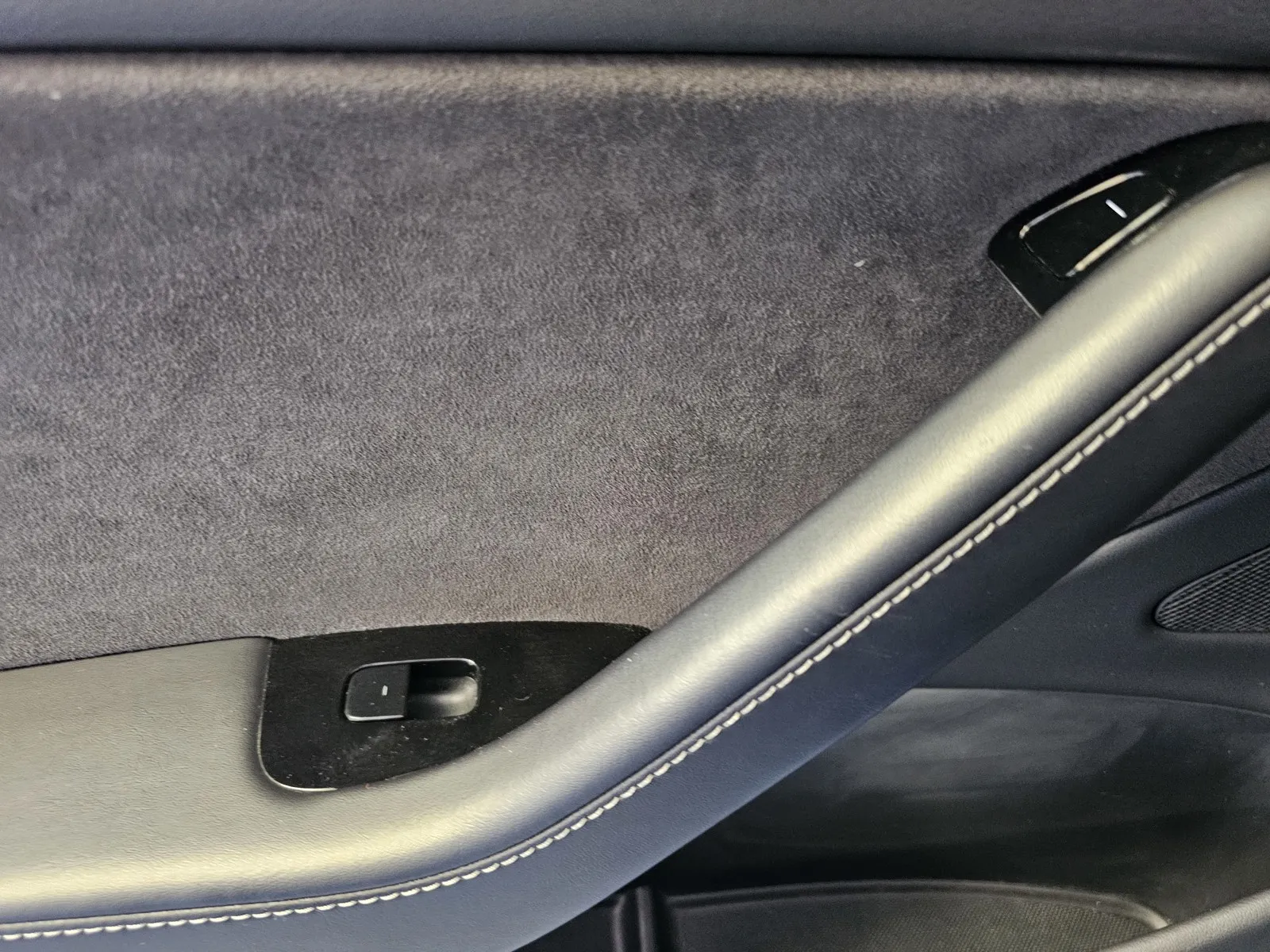 Tesla Model 3 photo 11