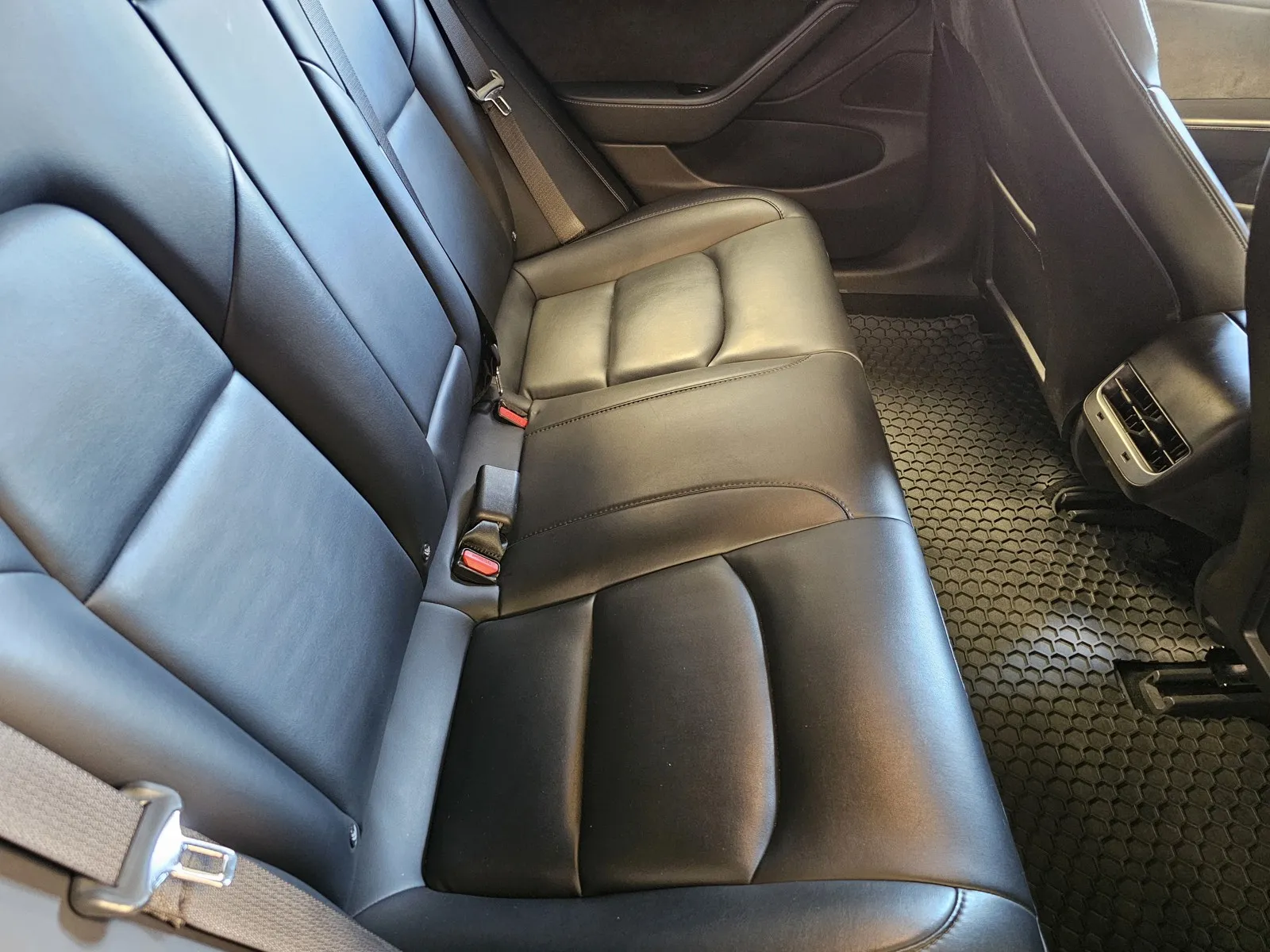 Tesla Model 3 photo 9