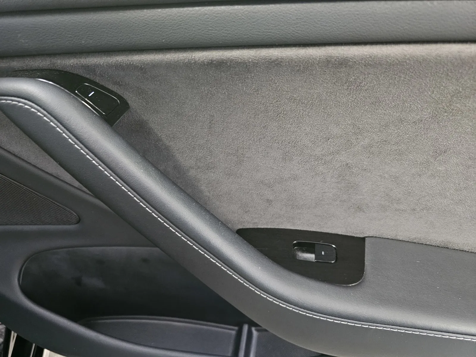 Tesla Model 3 photo 8