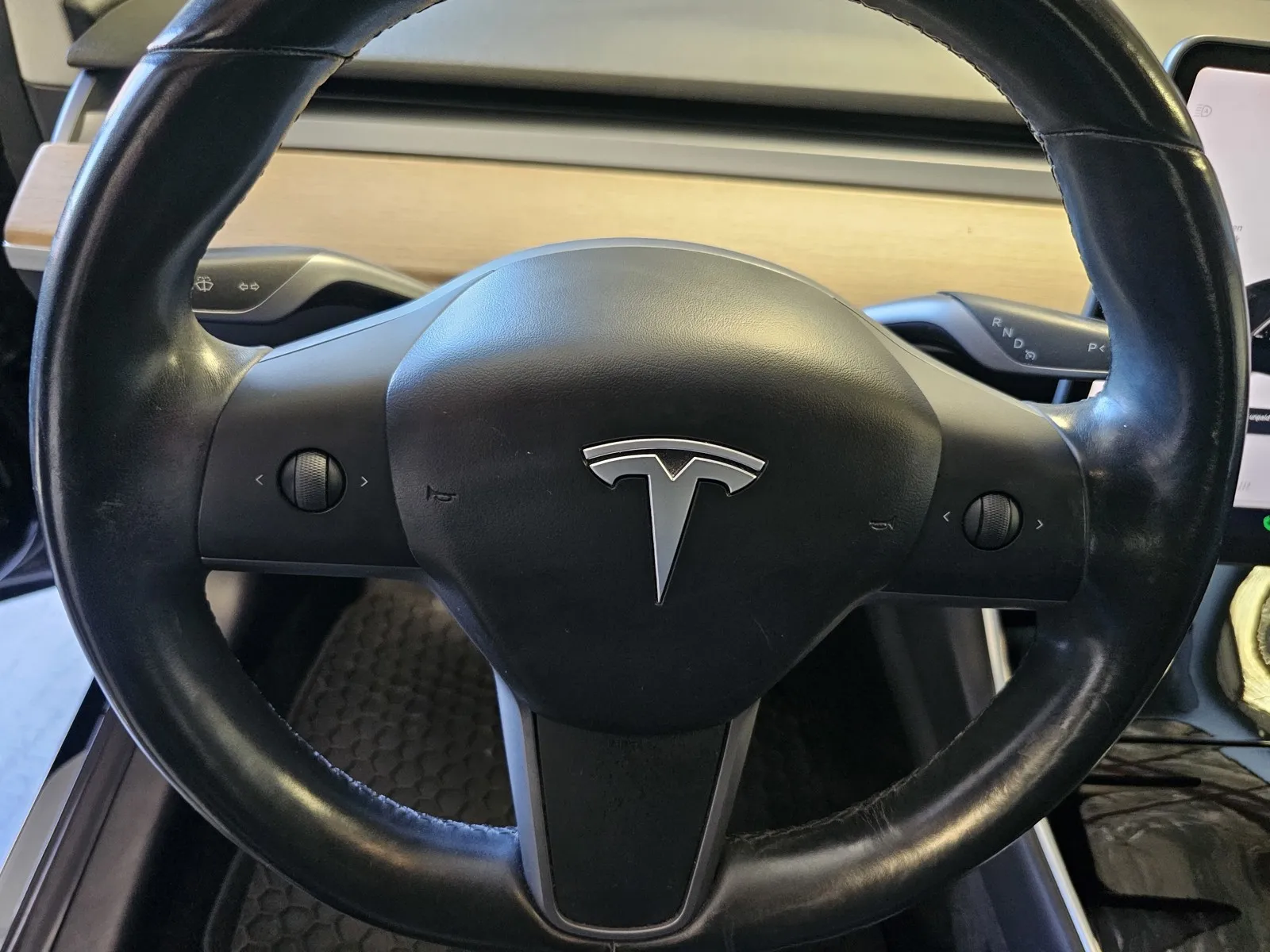 Tesla Model 3 photo 15