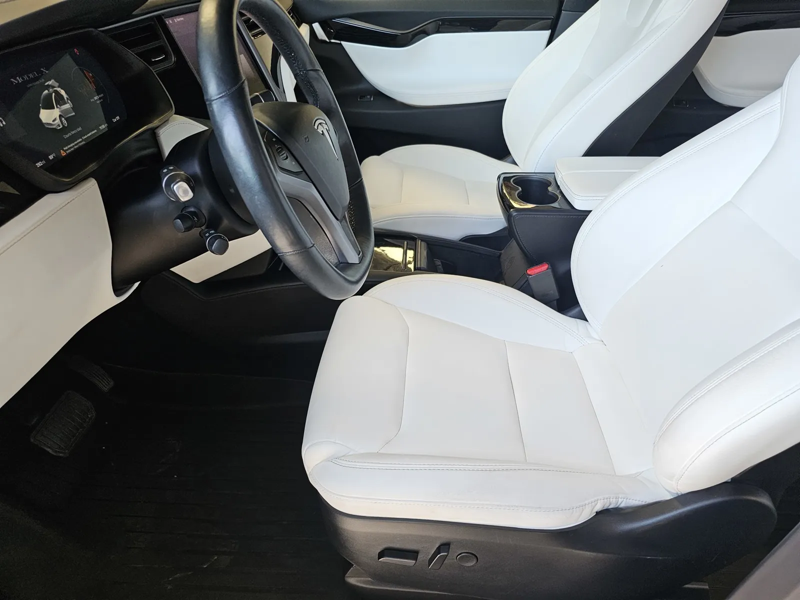 Tesla Model X photo 12