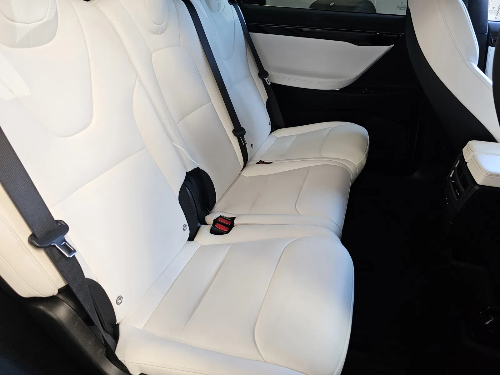 Tesla Model X photo 8