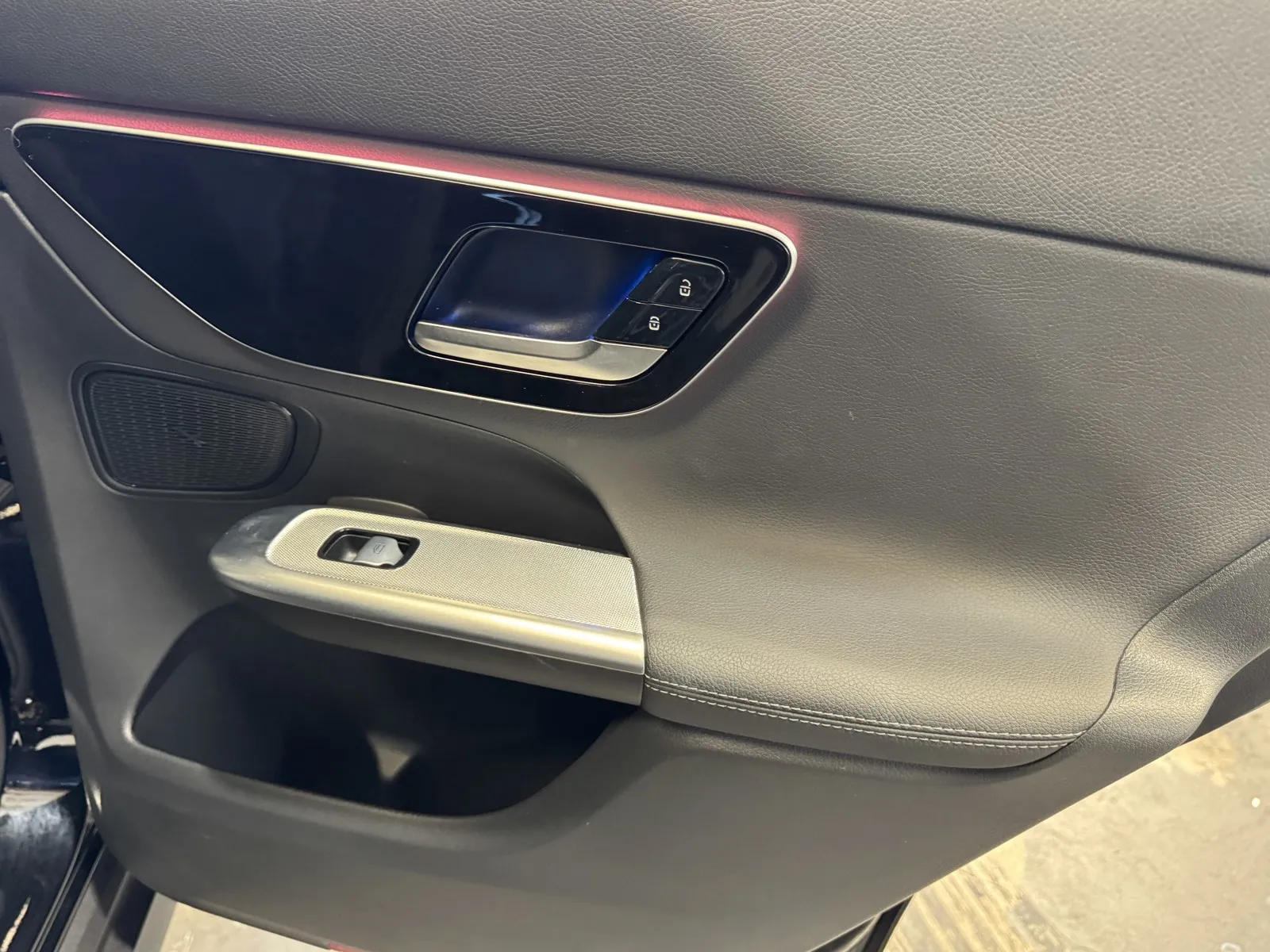 Mercedes-Benz GLC photo 9