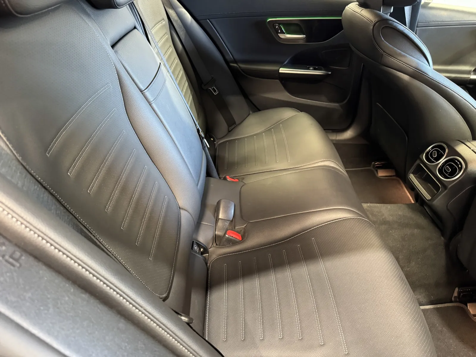 Mercedes-Benz C-Class photo 8