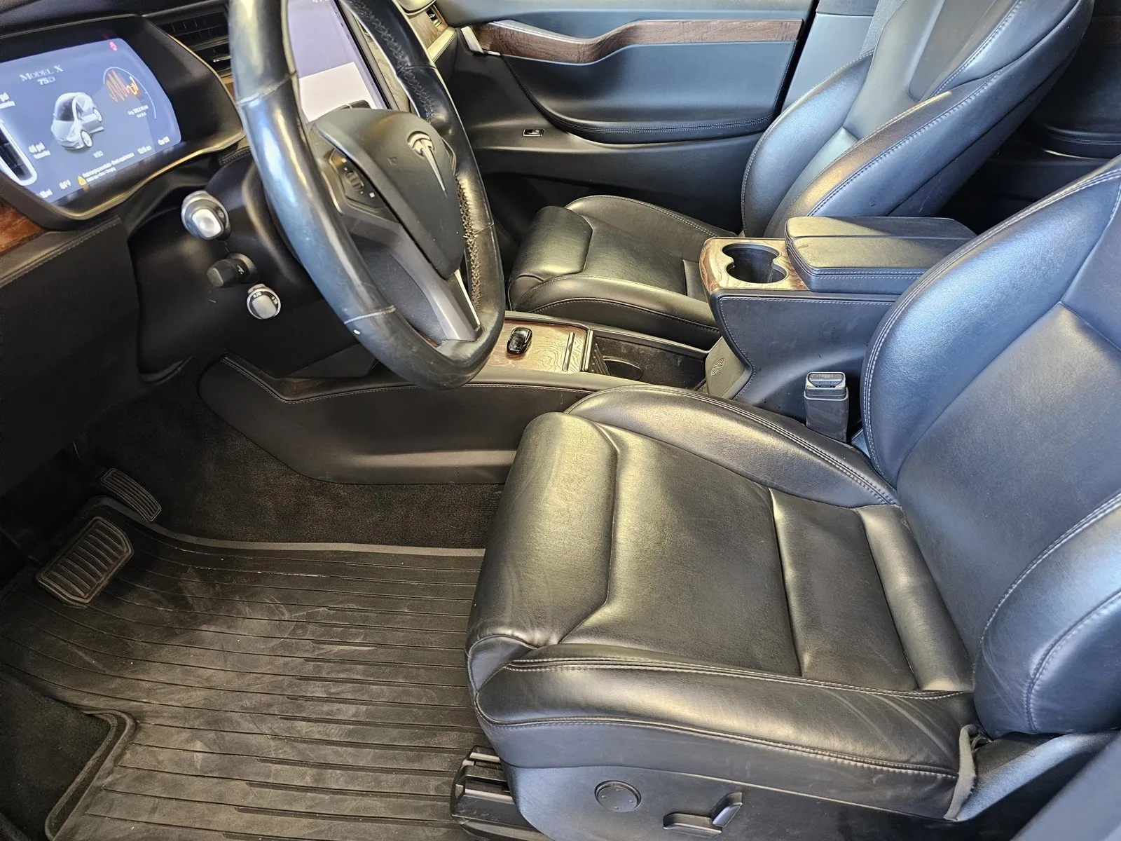 Tesla Model X photo 13