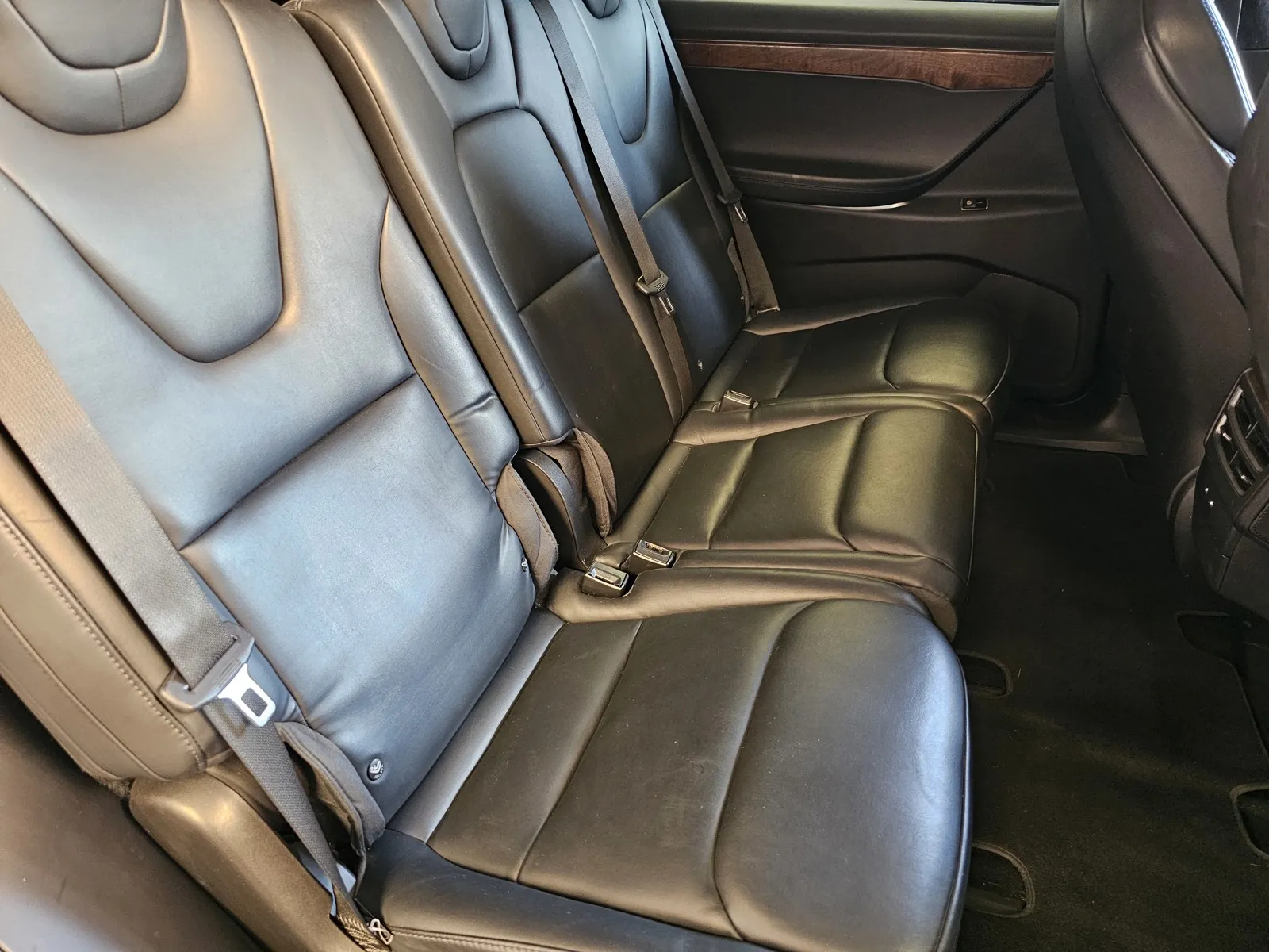 Tesla Model X photo 8
