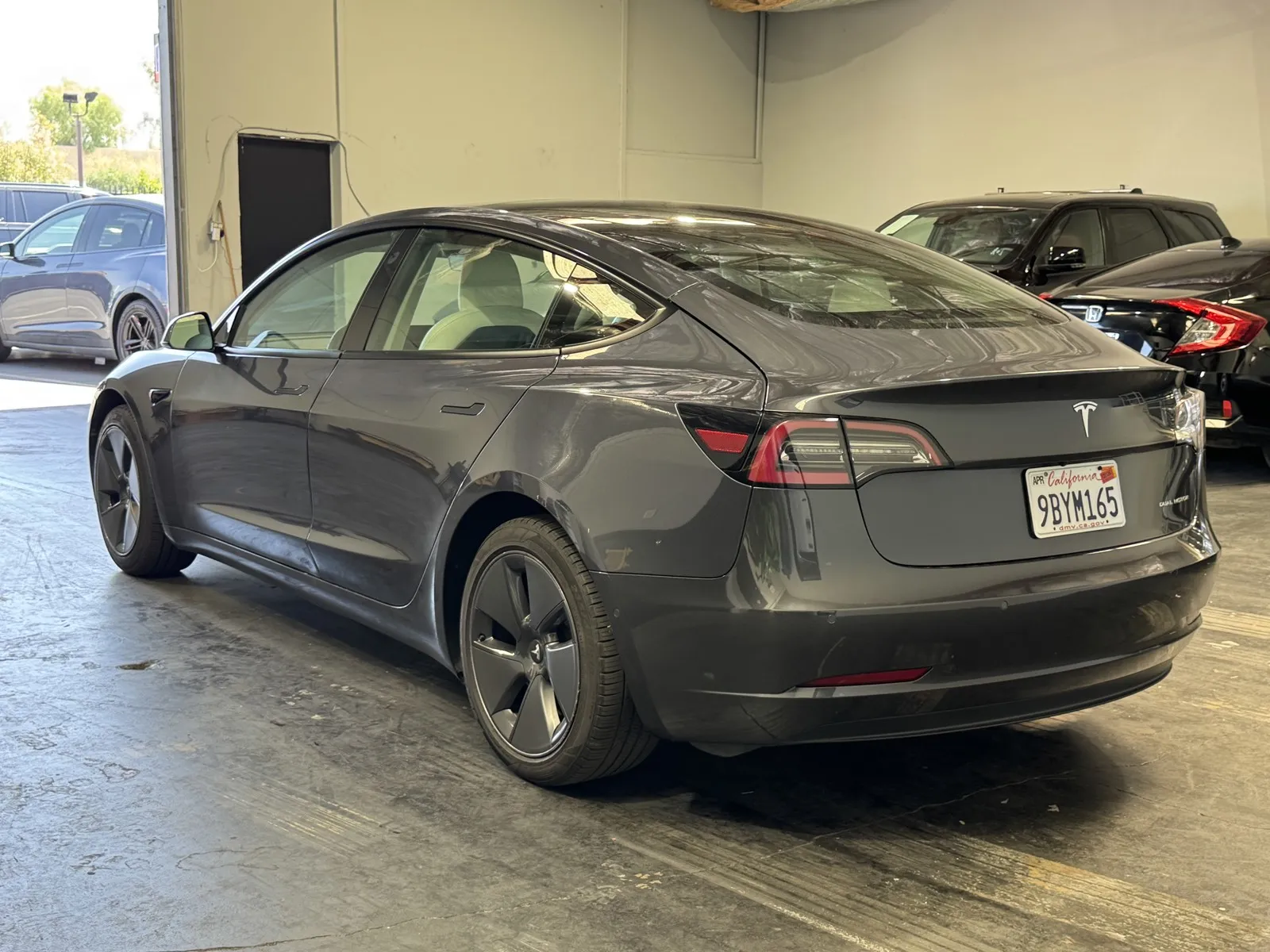 Tesla Model 3 photo 2