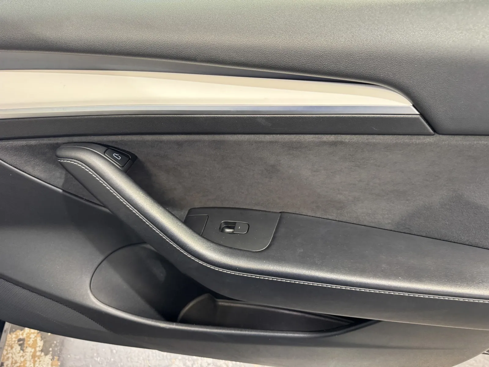 Tesla Model 3 photo 7