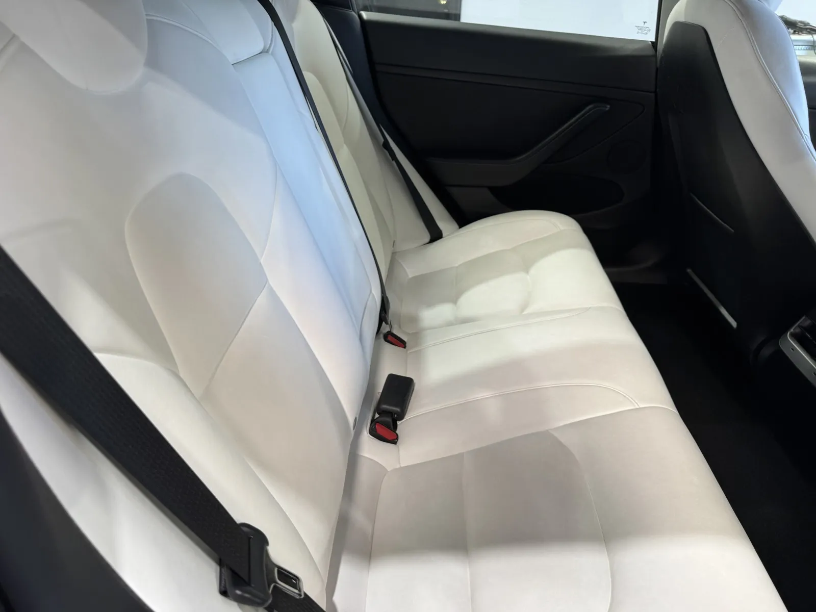 Tesla Model 3 photo 8