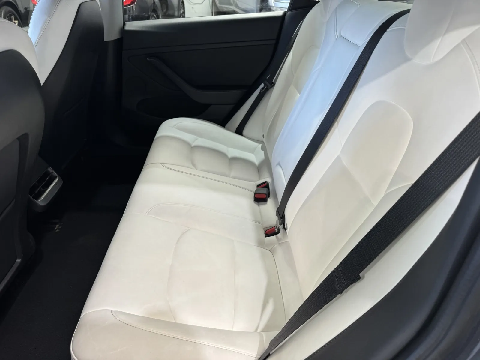 Tesla Model 3 photo 10