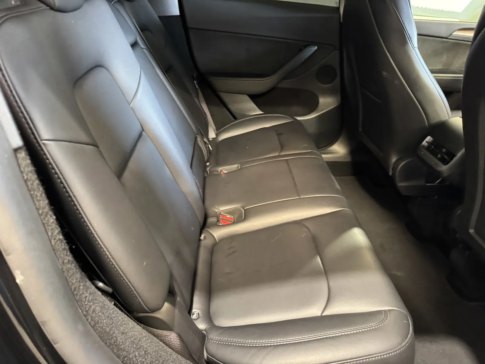 Tesla Model Y photo 8